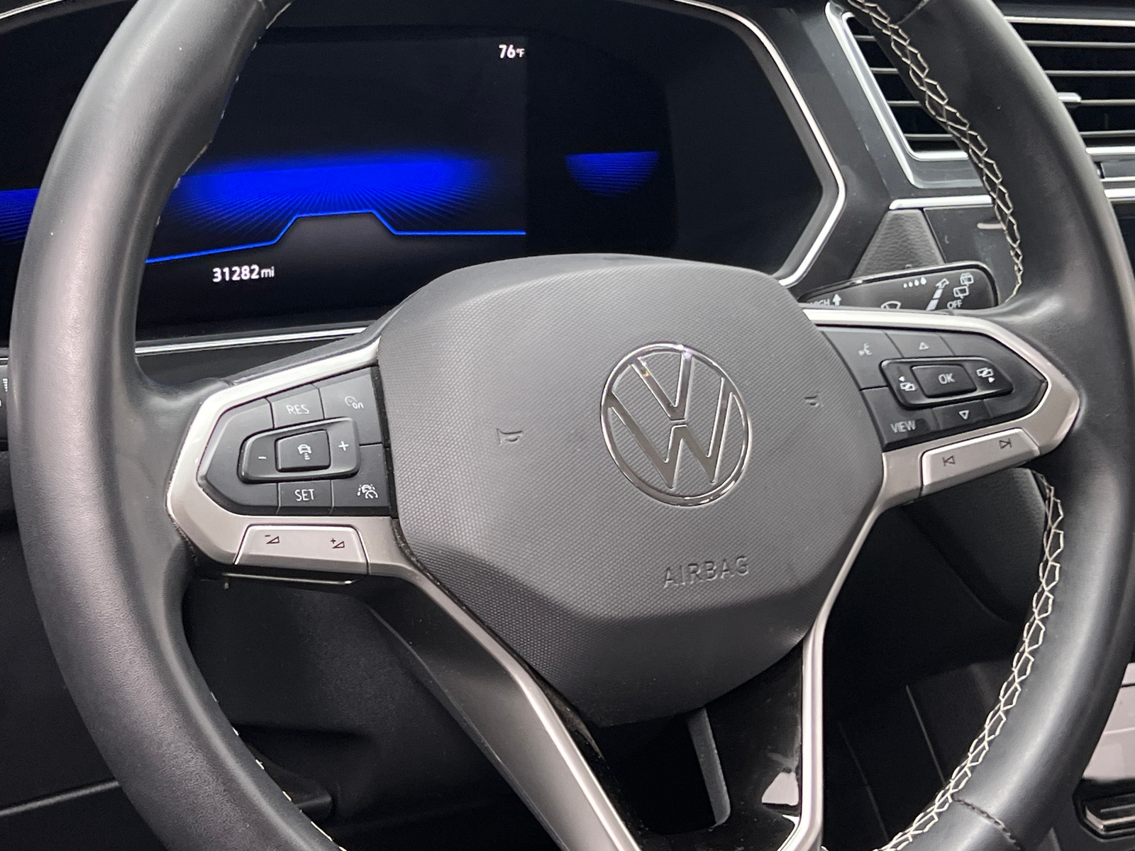 Thumbnail: 2022 Volkswagen Tiguan - 4