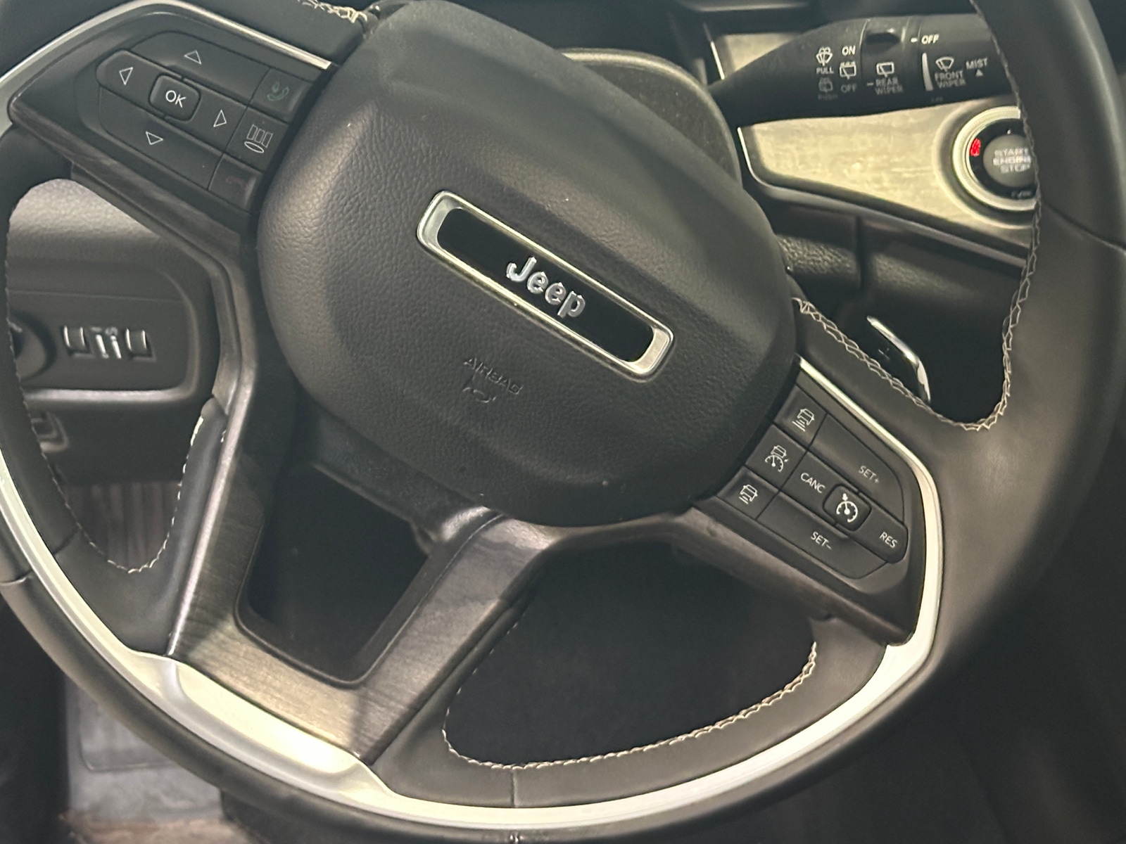 Thumbnail: 2023 Jeep Grand Cherokee - 4