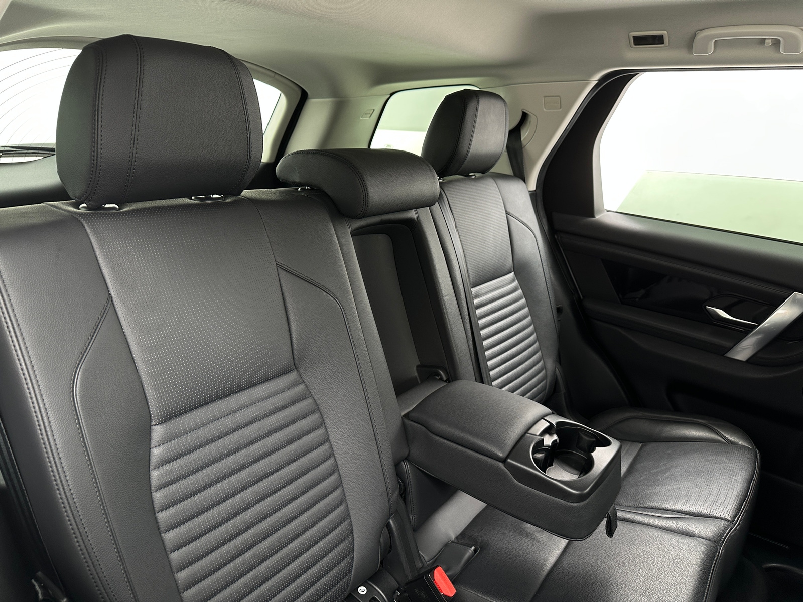 Thumbnail: 2021 Land Rover Discovery Sport - 5