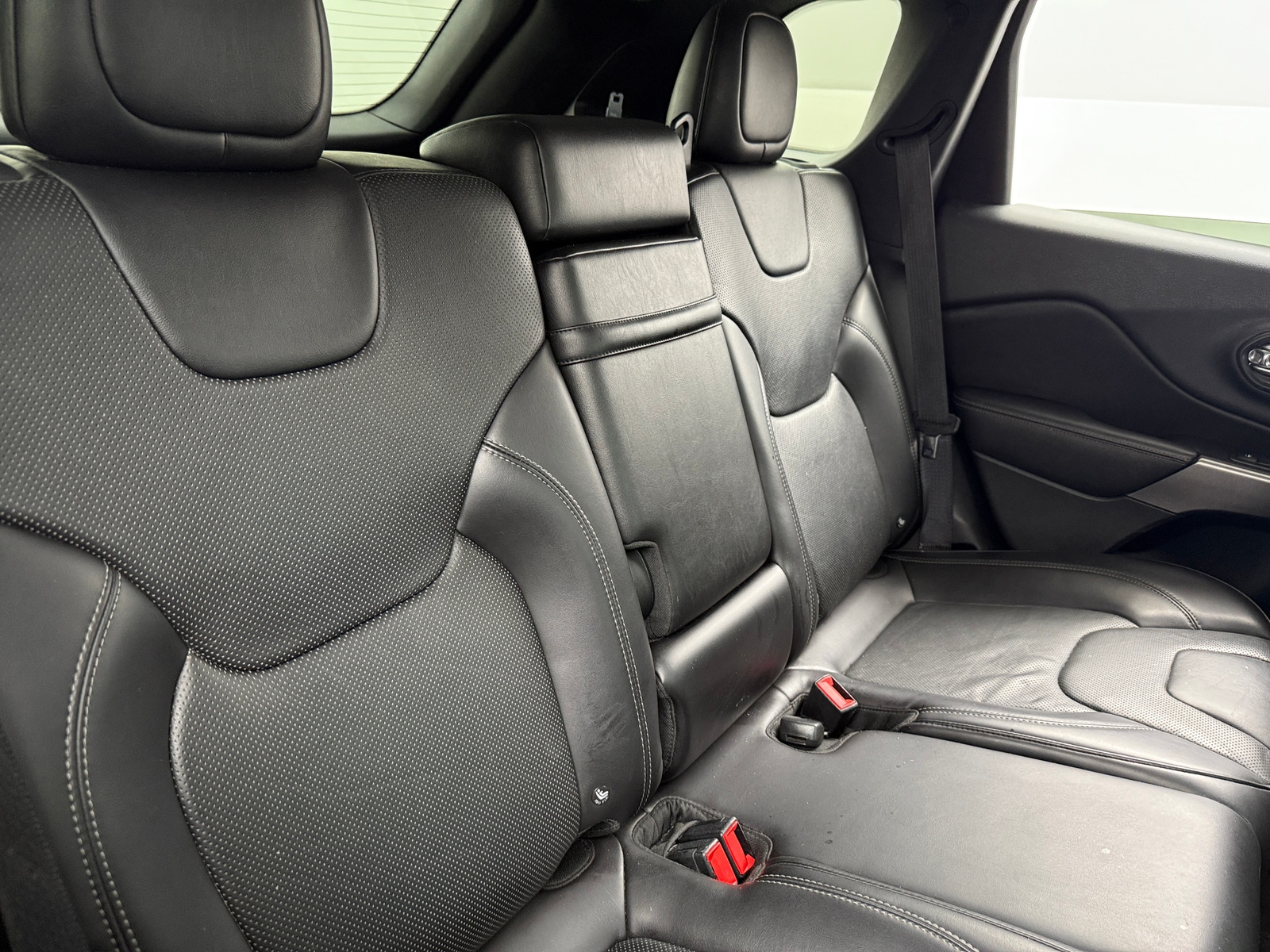 Thumbnail: 2019 Jeep Cherokee - 6