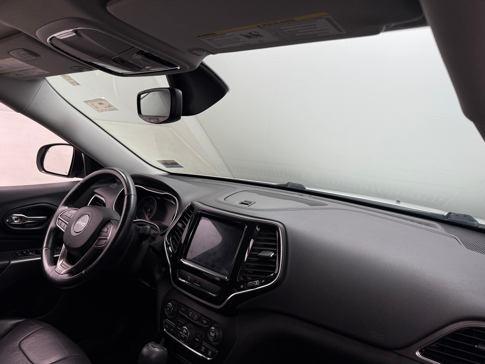 Thumbnail: 2019 Jeep Cherokee - 3