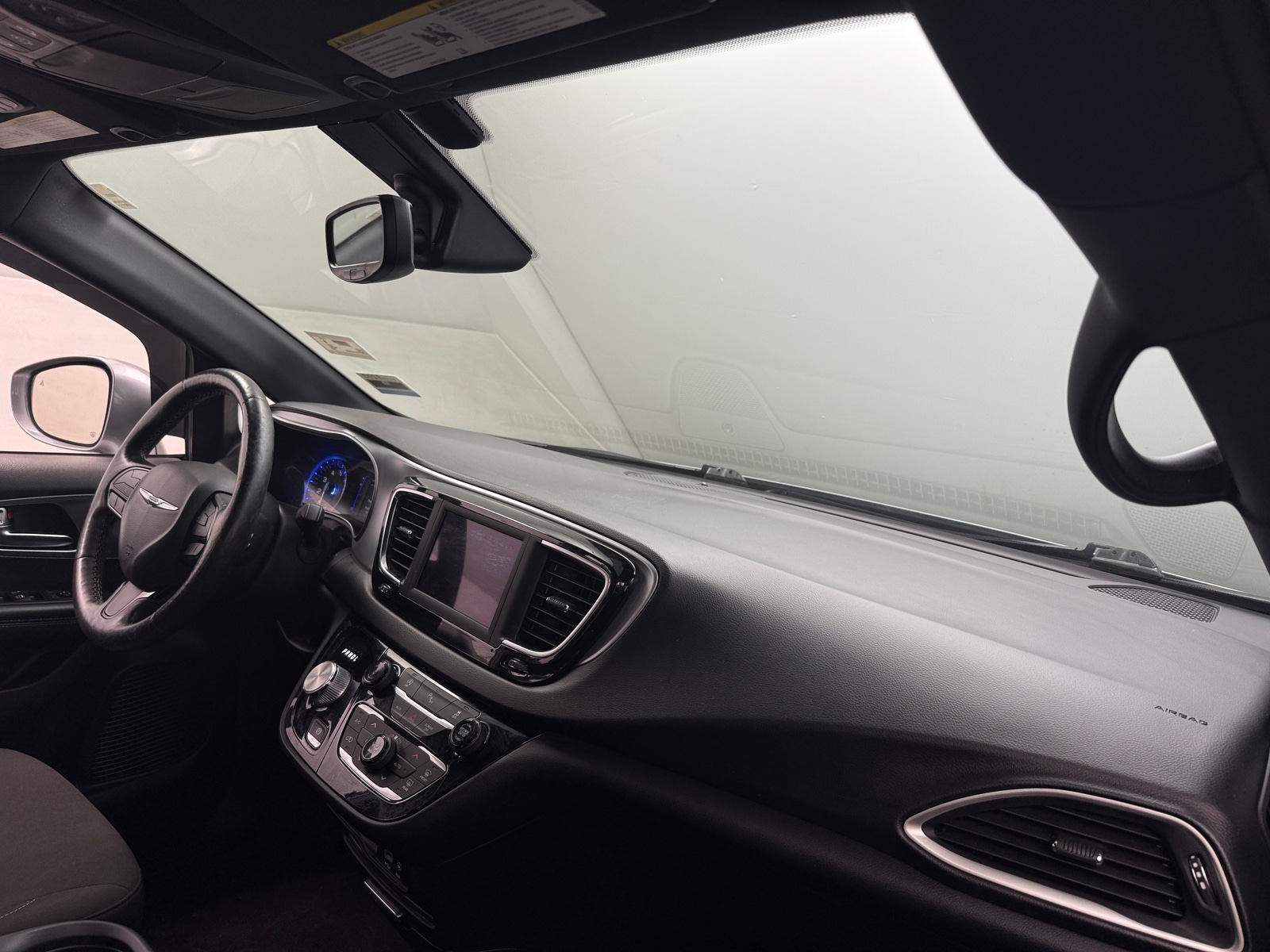 Thumbnail: 2020 Chrysler Pacifica - 3