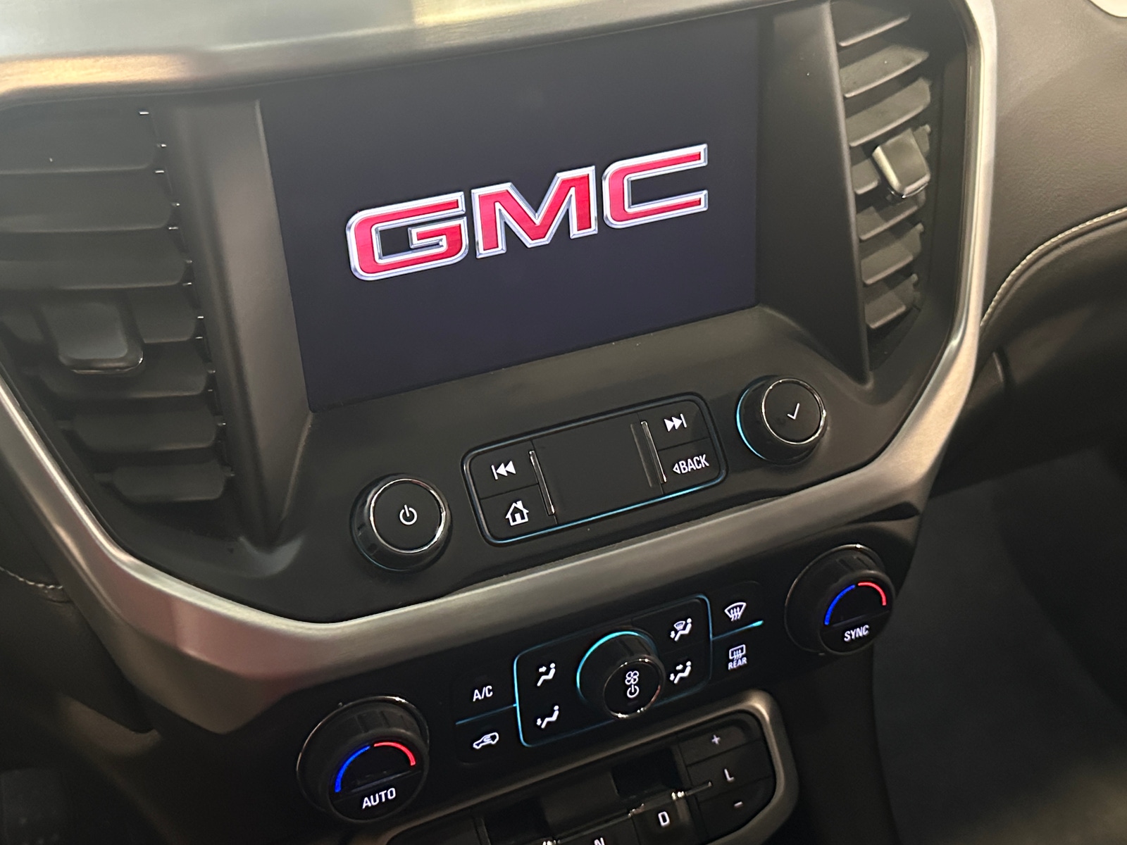 Thumbnail: 2023 GMC Acadia - 3