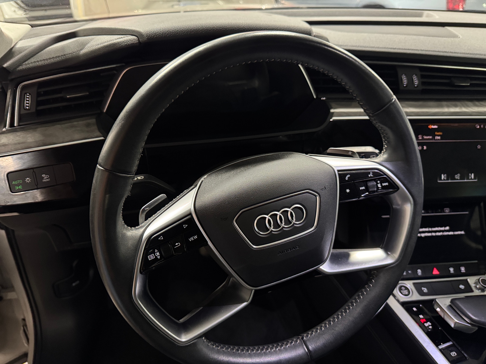 Thumbnail: 2021 Audi e-tron - 4