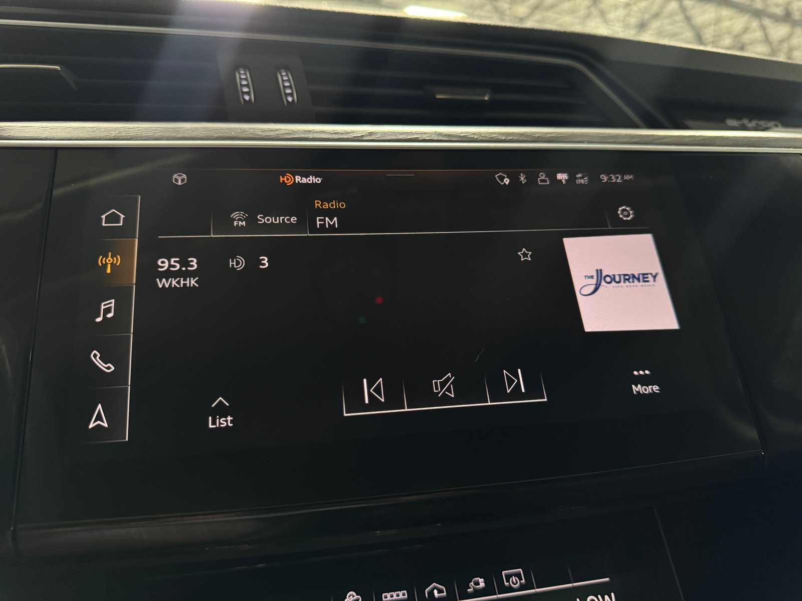 Thumbnail: 2021 Audi e-tron - 3