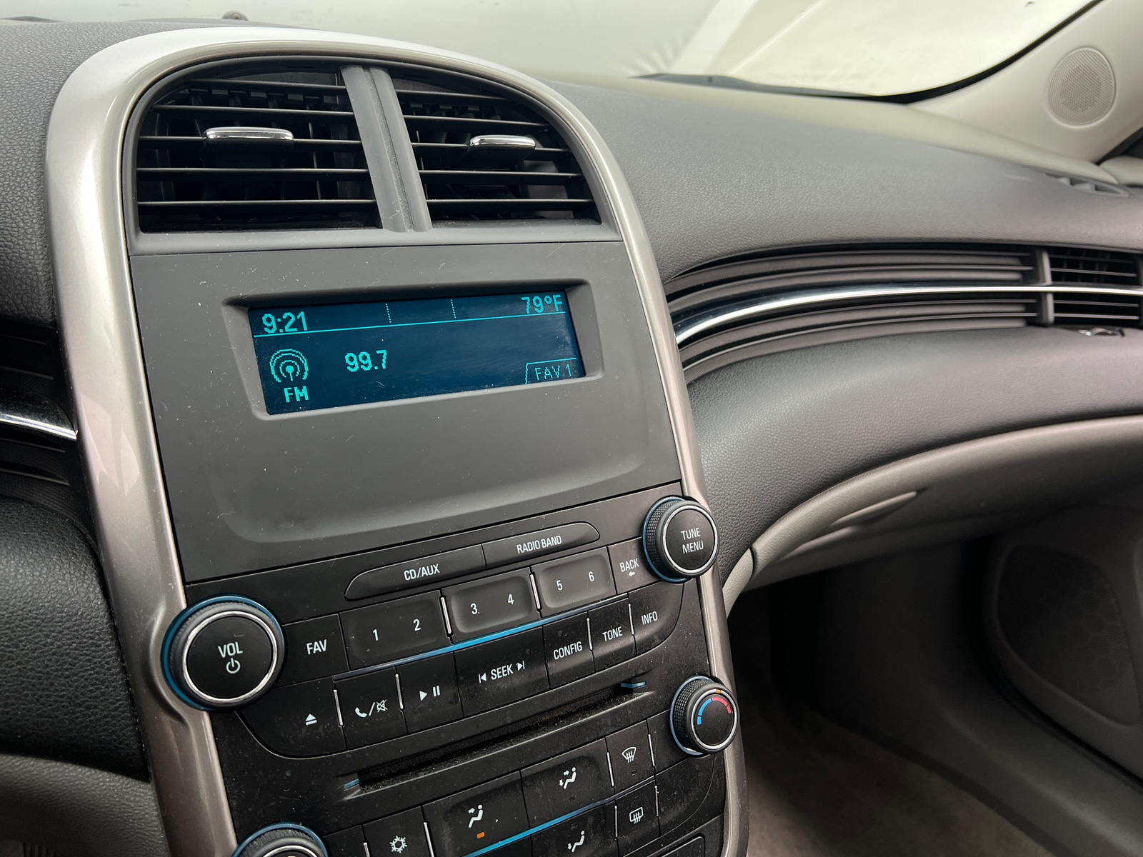 Thumbnail: 2014 Chevrolet Malibu - 4