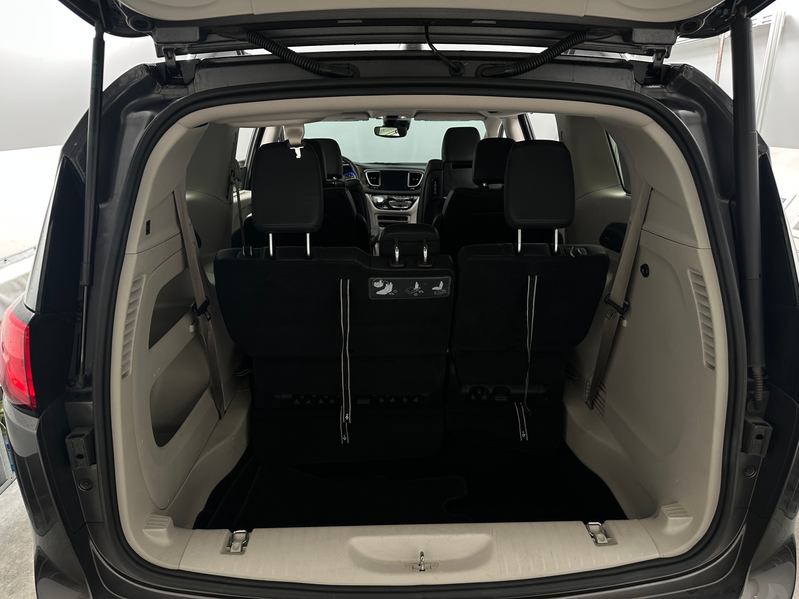Thumbnail: 2017 Chrysler Pacifica - 6