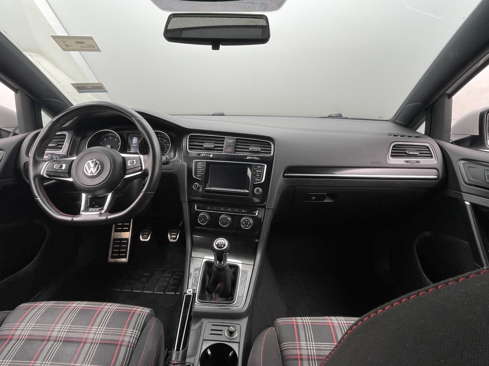 Thumbnail: 2015 Volkswagen Golf - 3