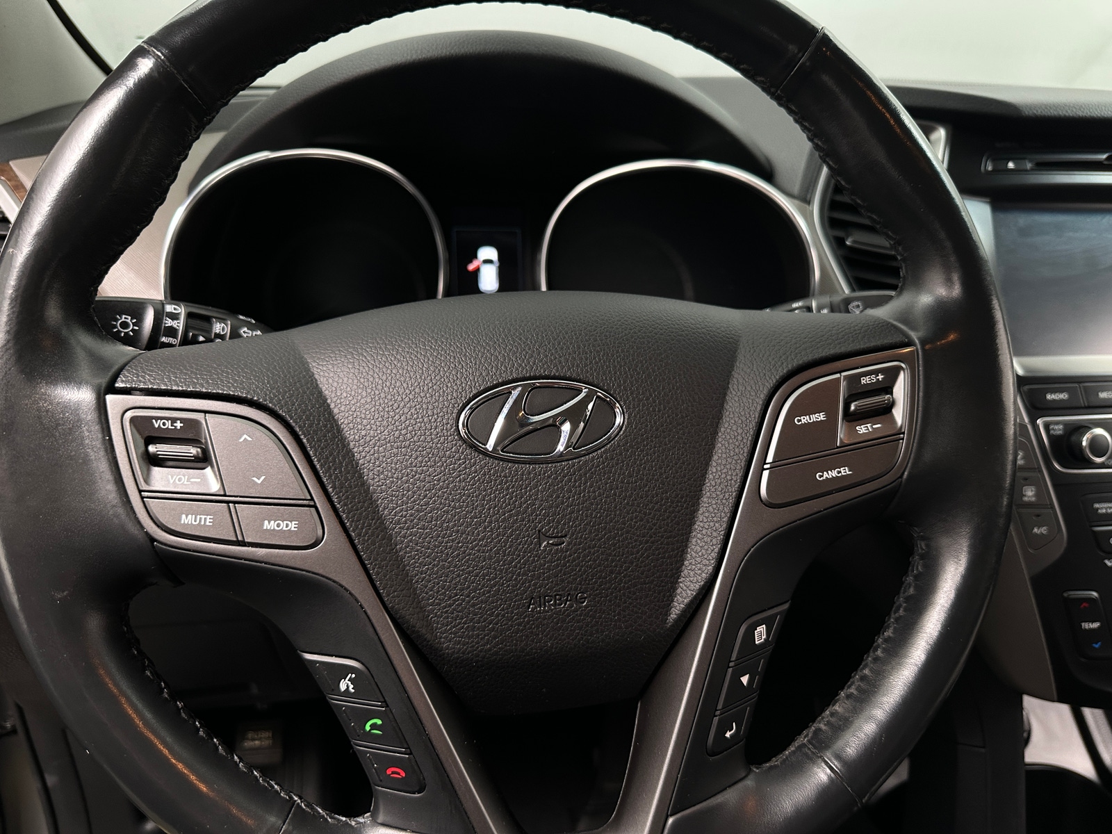 Thumbnail: 2017 Hyundai Santa Fe - 4