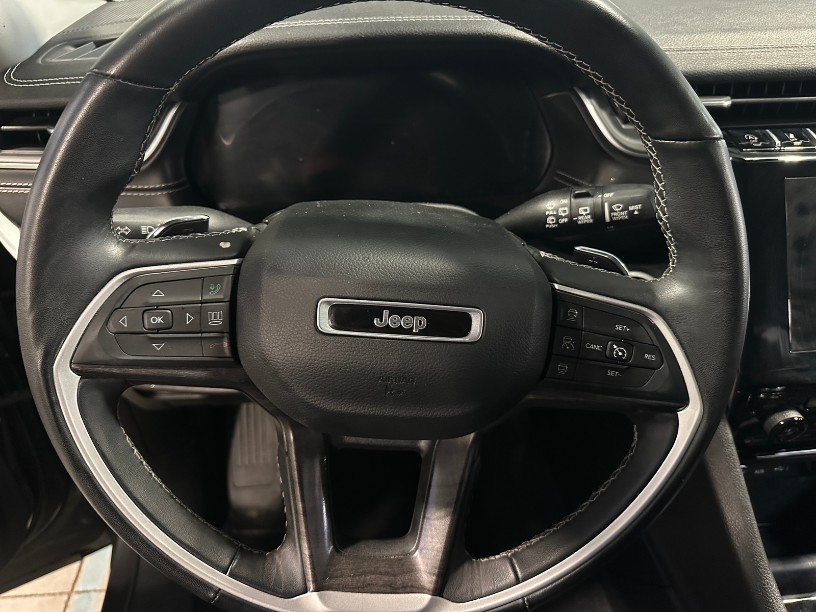 Thumbnail: 2022 Jeep Grand Cherokee L - 4