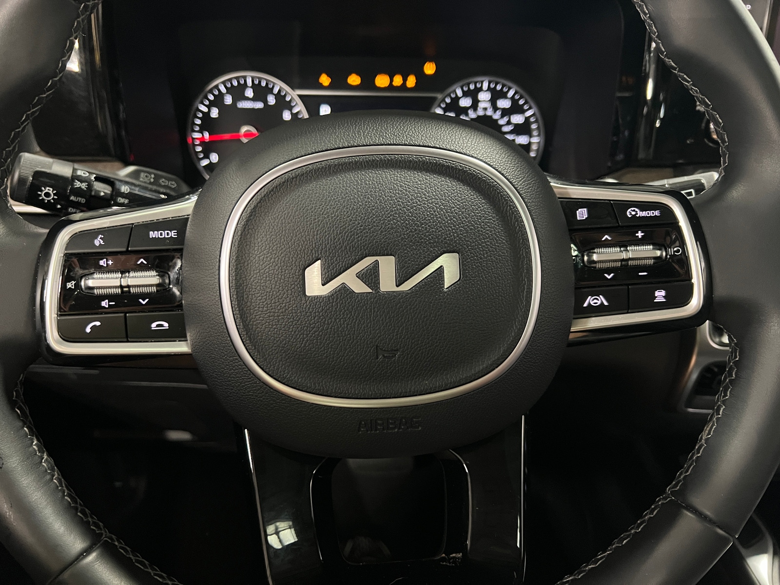 Thumbnail: 2023 Kia Sorento - 4