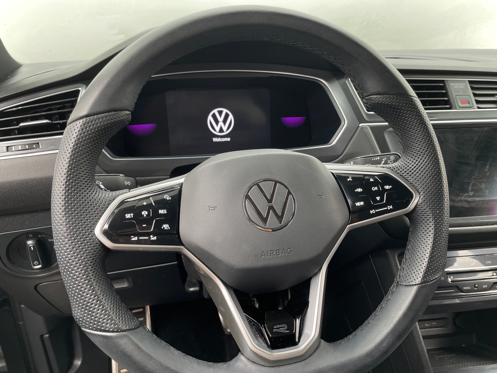 Thumbnail: 2022 Volkswagen Tiguan - 4