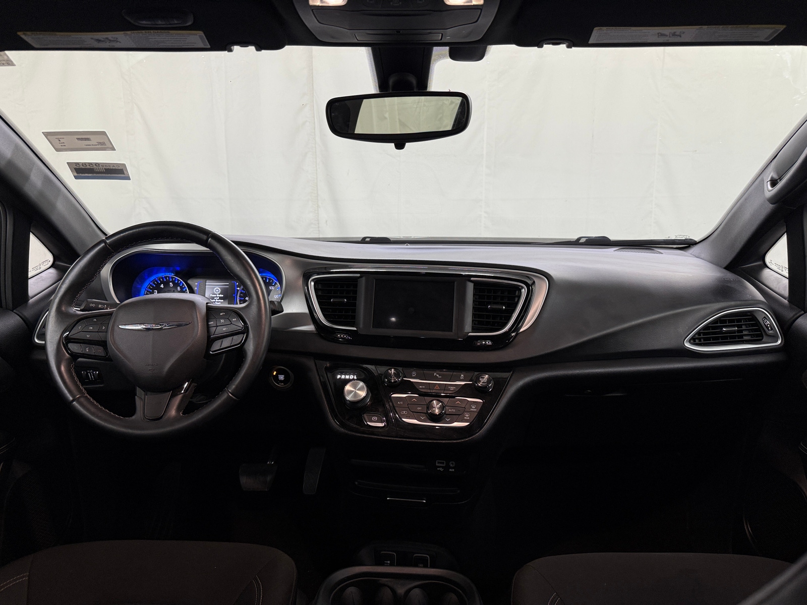 Thumbnail: 2018 Chrysler Pacifica - 3
