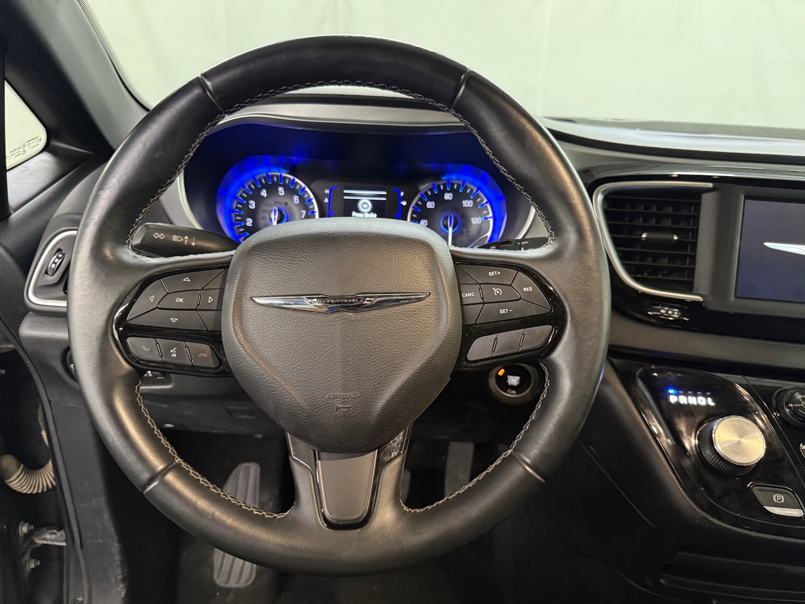 Thumbnail: 2018 Chrysler Pacifica - 5