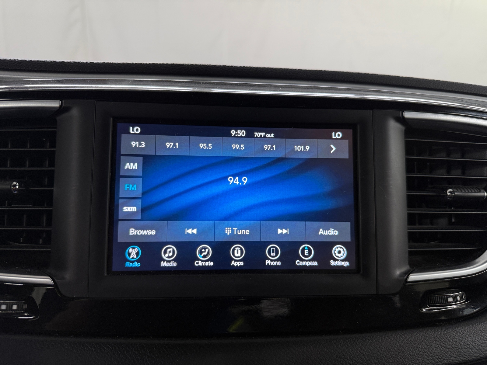 Thumbnail: 2018 Chrysler Pacifica - 4