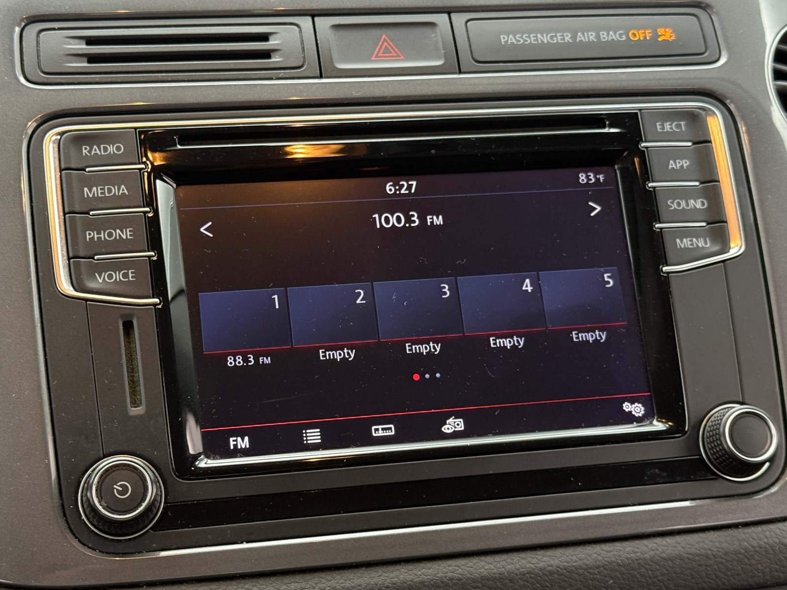Thumbnail: 2017 Volkswagen Tiguan - 4