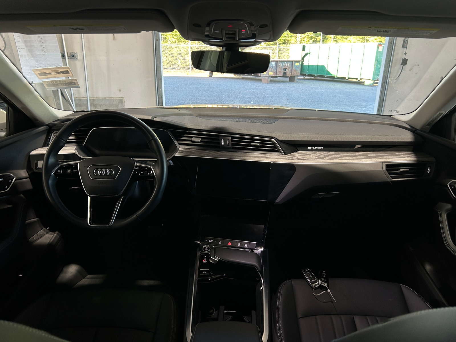 Thumbnail: 2022 Audi e-tron S - 2