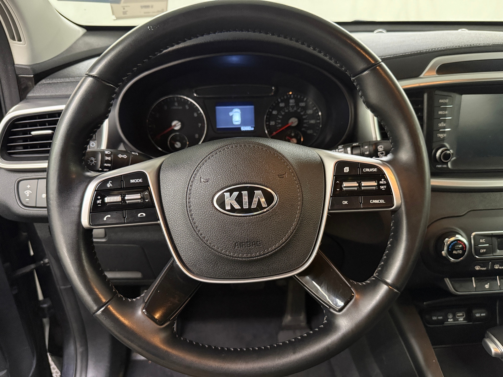 Thumbnail: 2020 Kia Sorento - 5