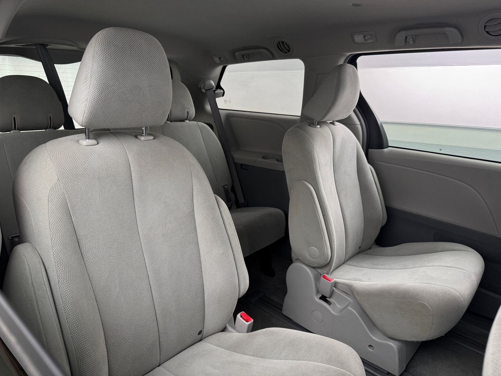Thumbnail: 2012 Toyota Sienna - 6