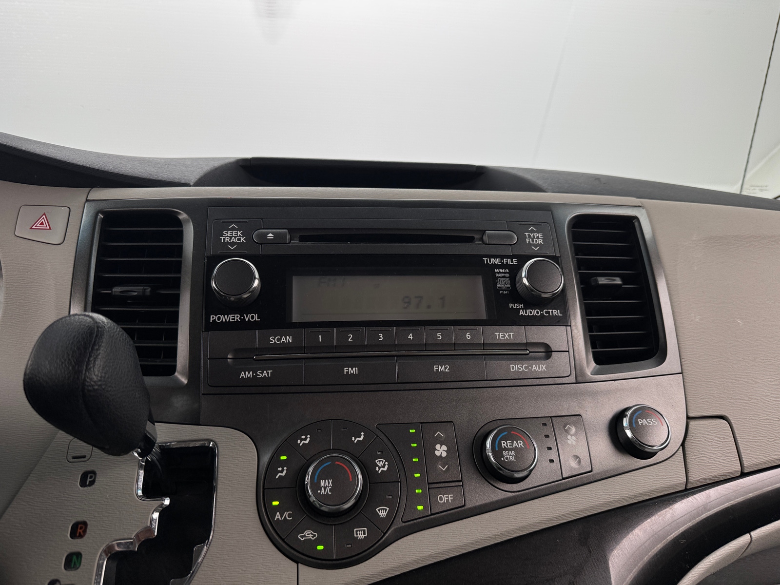 Thumbnail: 2012 Toyota Sienna - 4