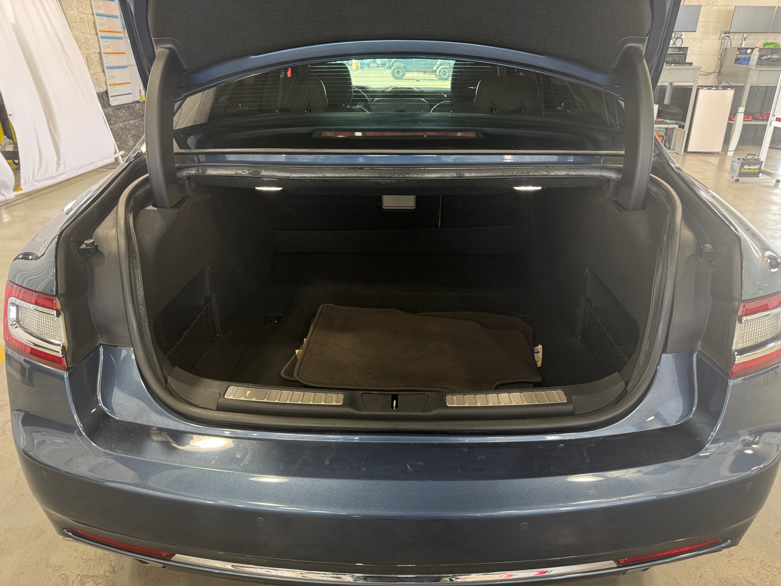 Thumbnail: 2019 Lincoln Continental - 6