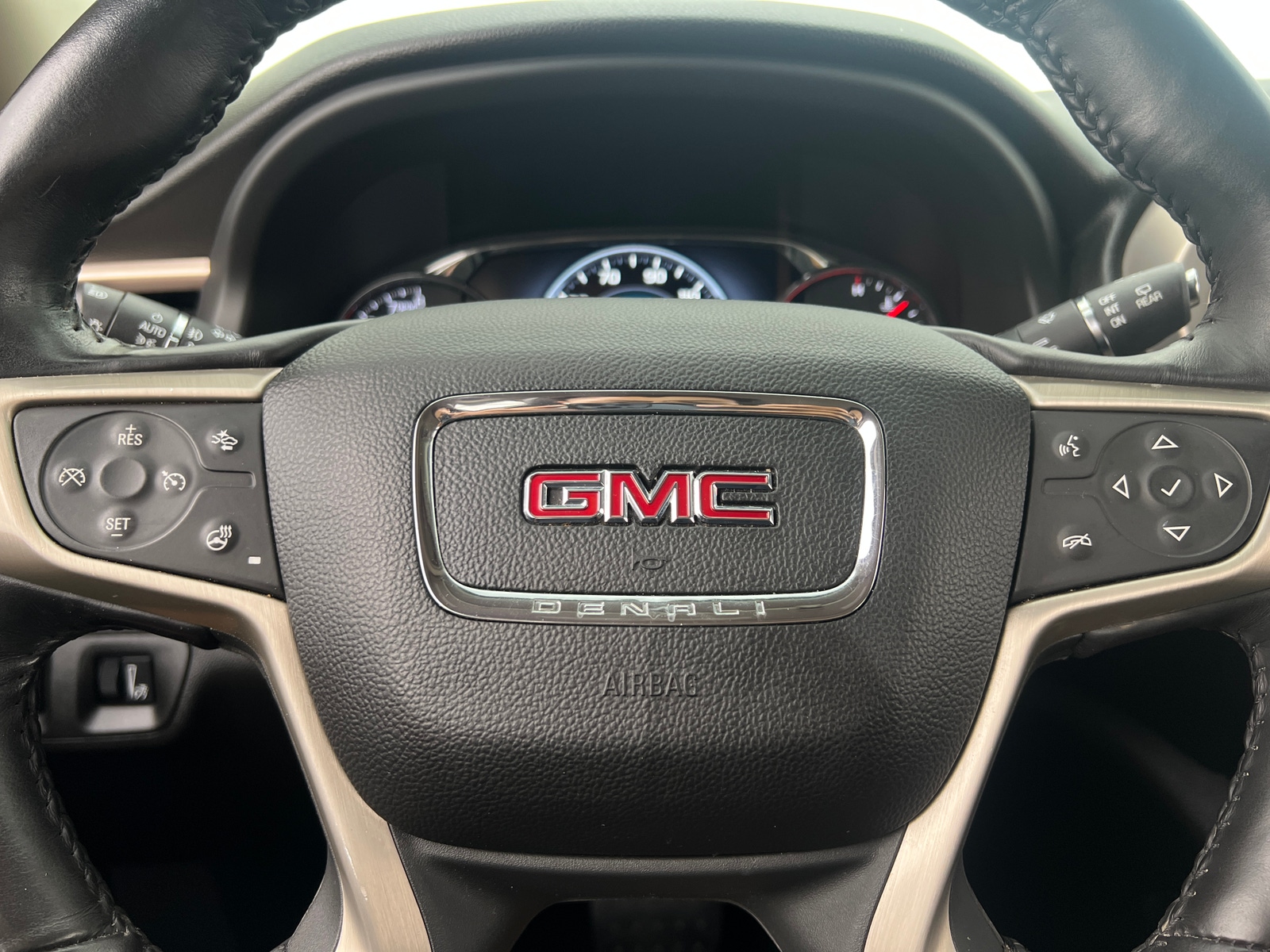 Thumbnail: 2017 GMC Acadia - 4