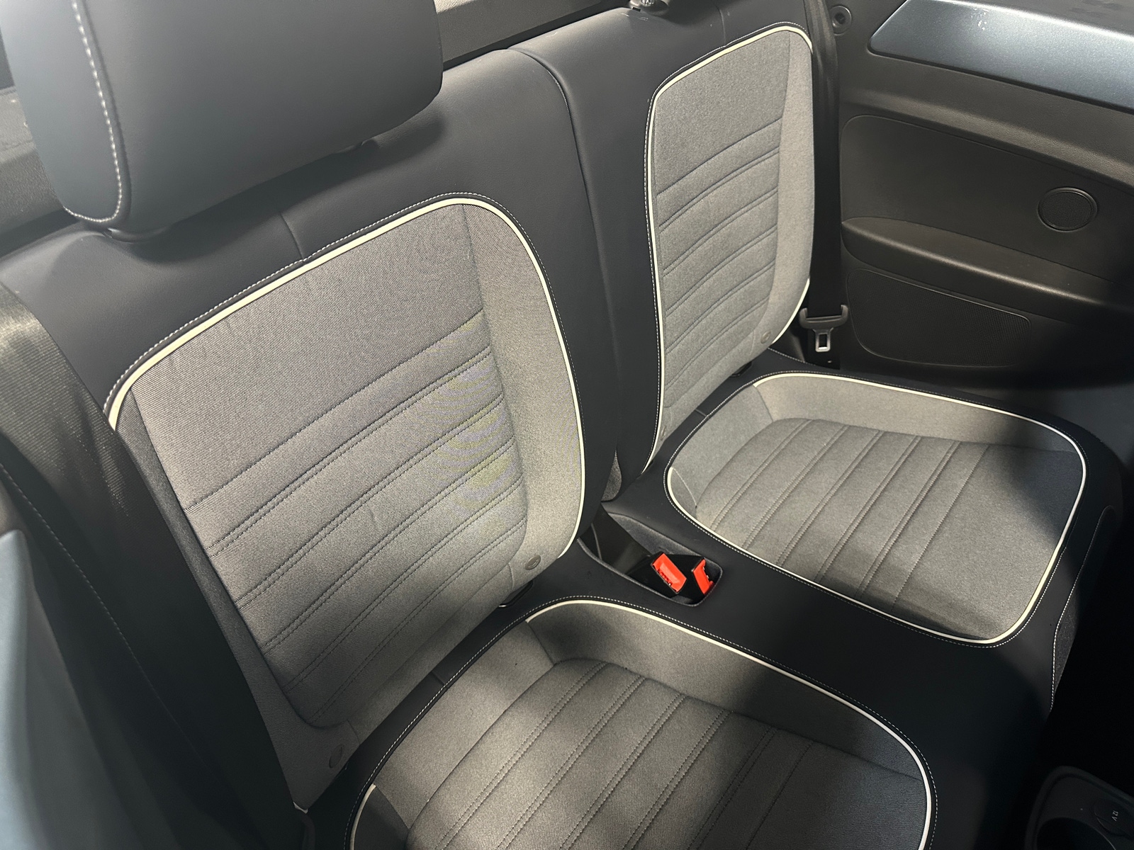 Thumbnail: 2016 Volkswagen Beetle - 5