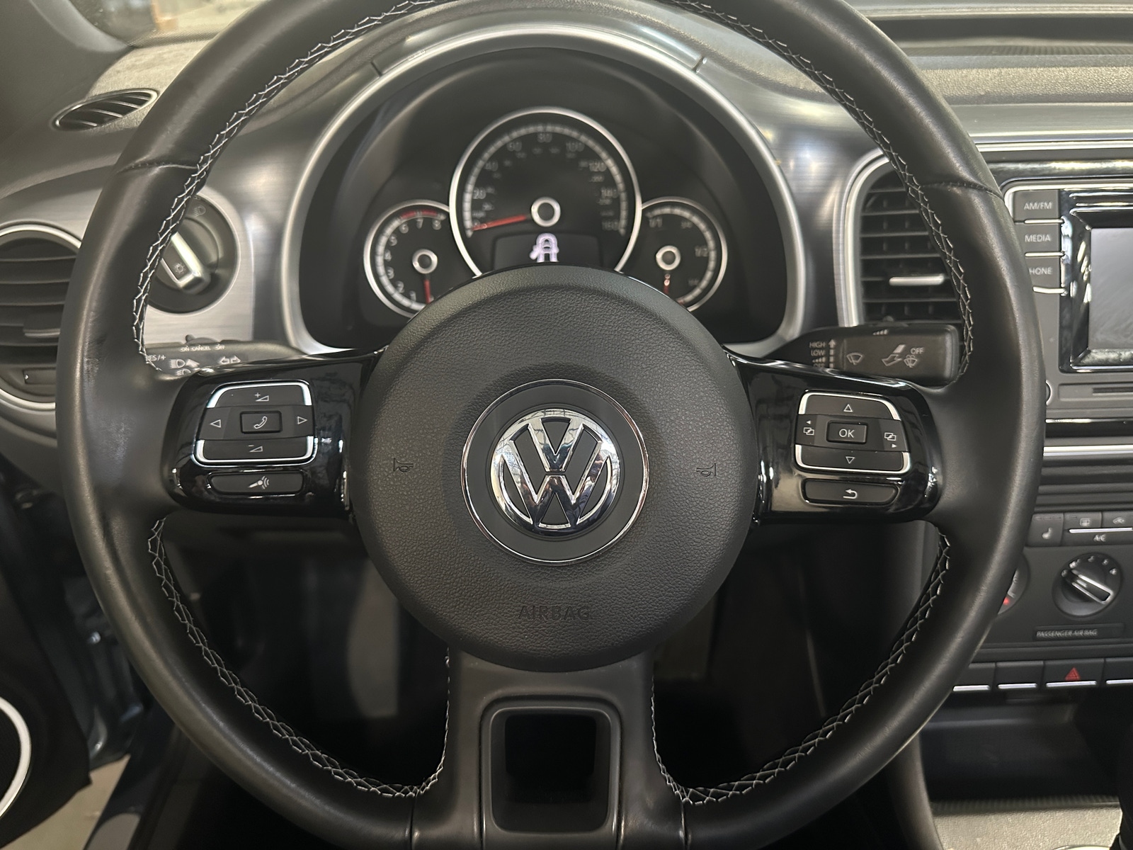 Thumbnail: 2016 Volkswagen Beetle - 4