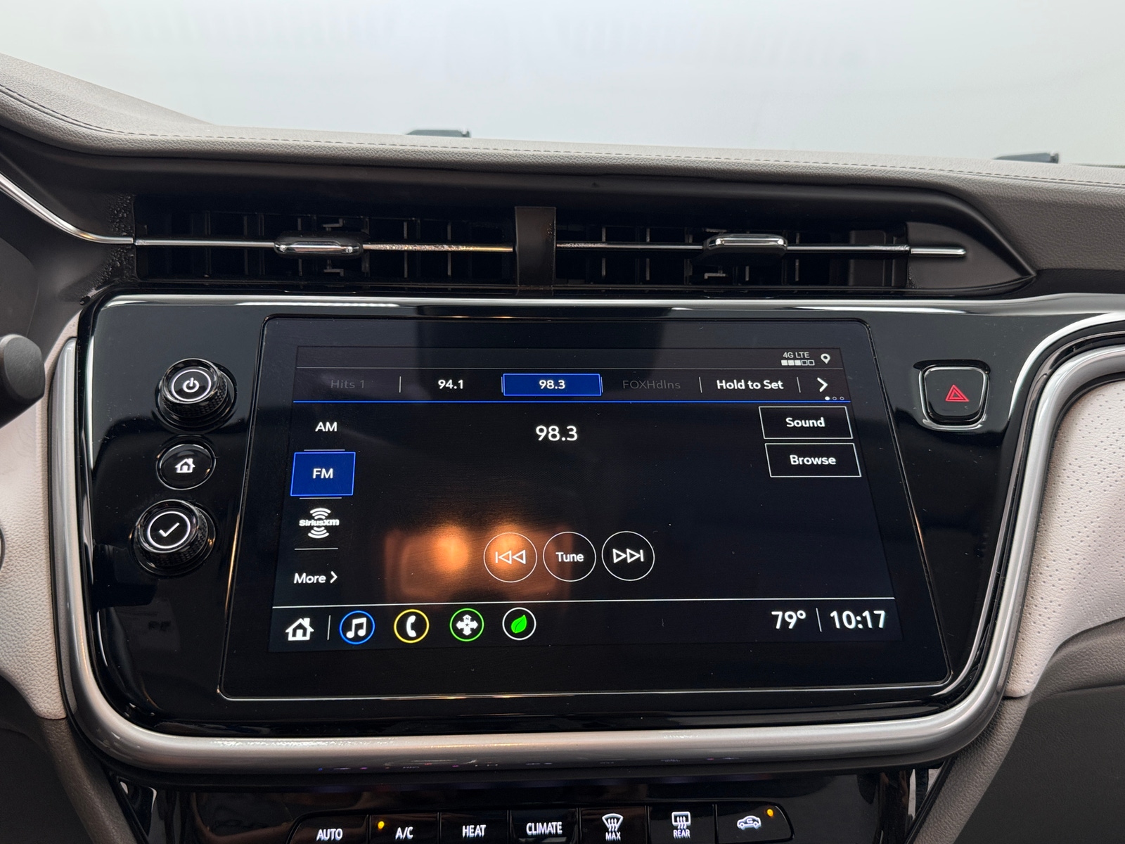 Thumbnail: 2023 Chevrolet Bolt EUV - 3
