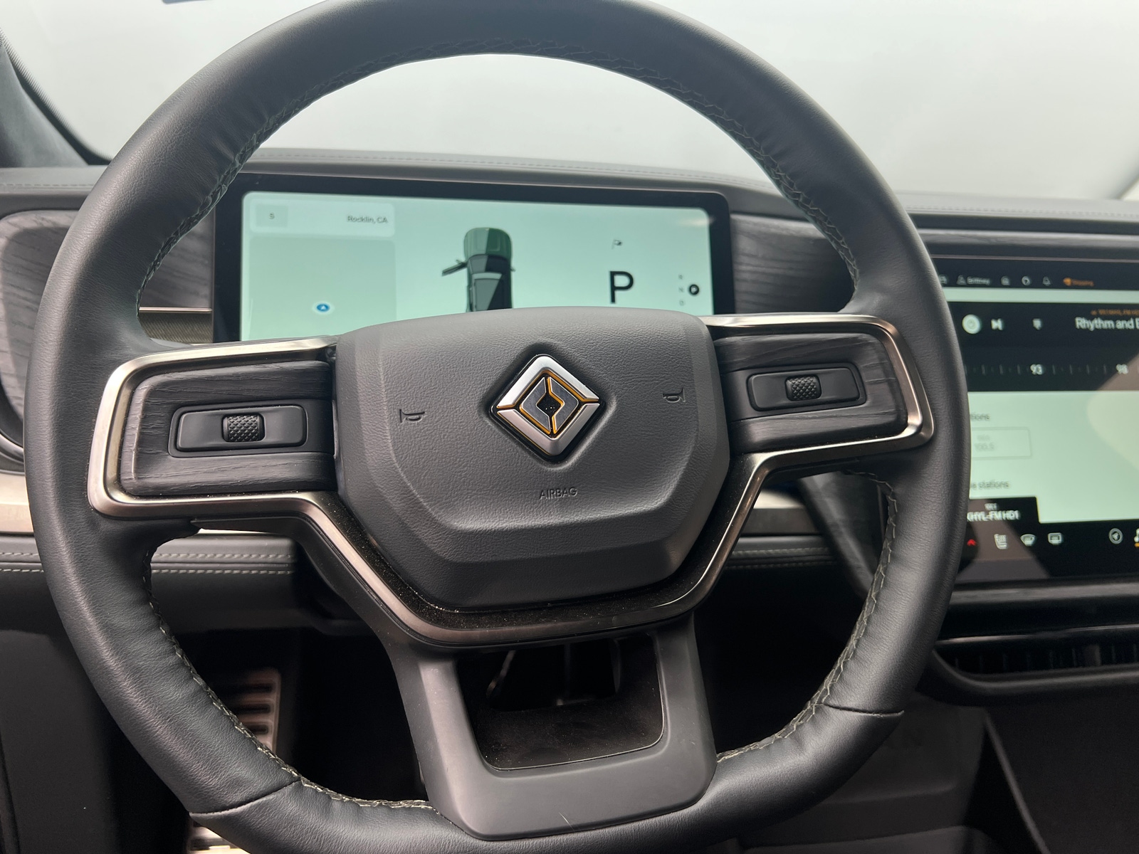 Thumbnail: 2023 Rivian R1S - 4