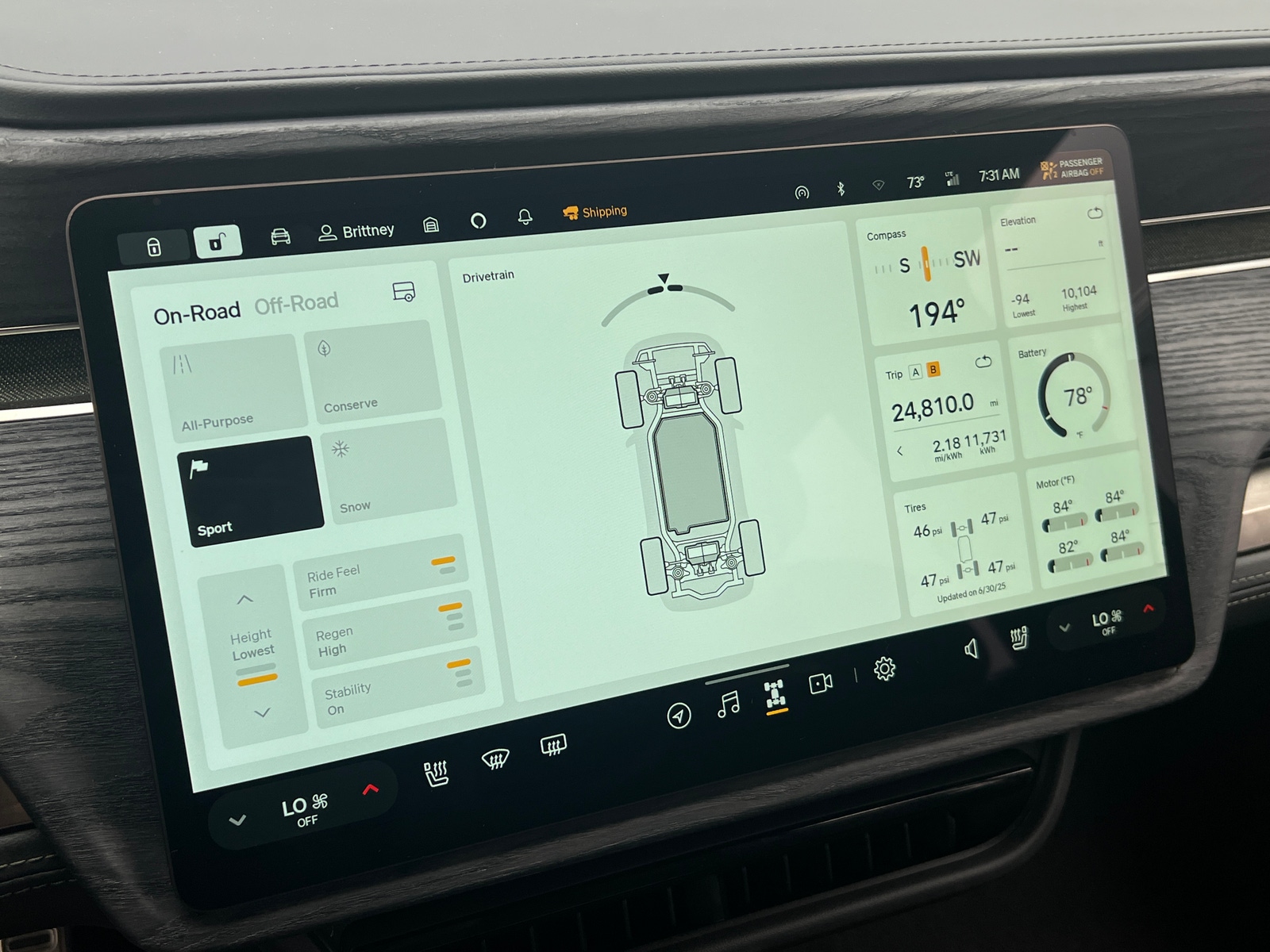 Thumbnail: 2023 Rivian R1S - 3