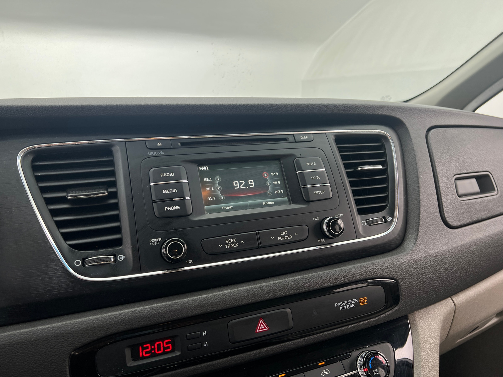 Thumbnail: 2016 Kia Sedona - 4