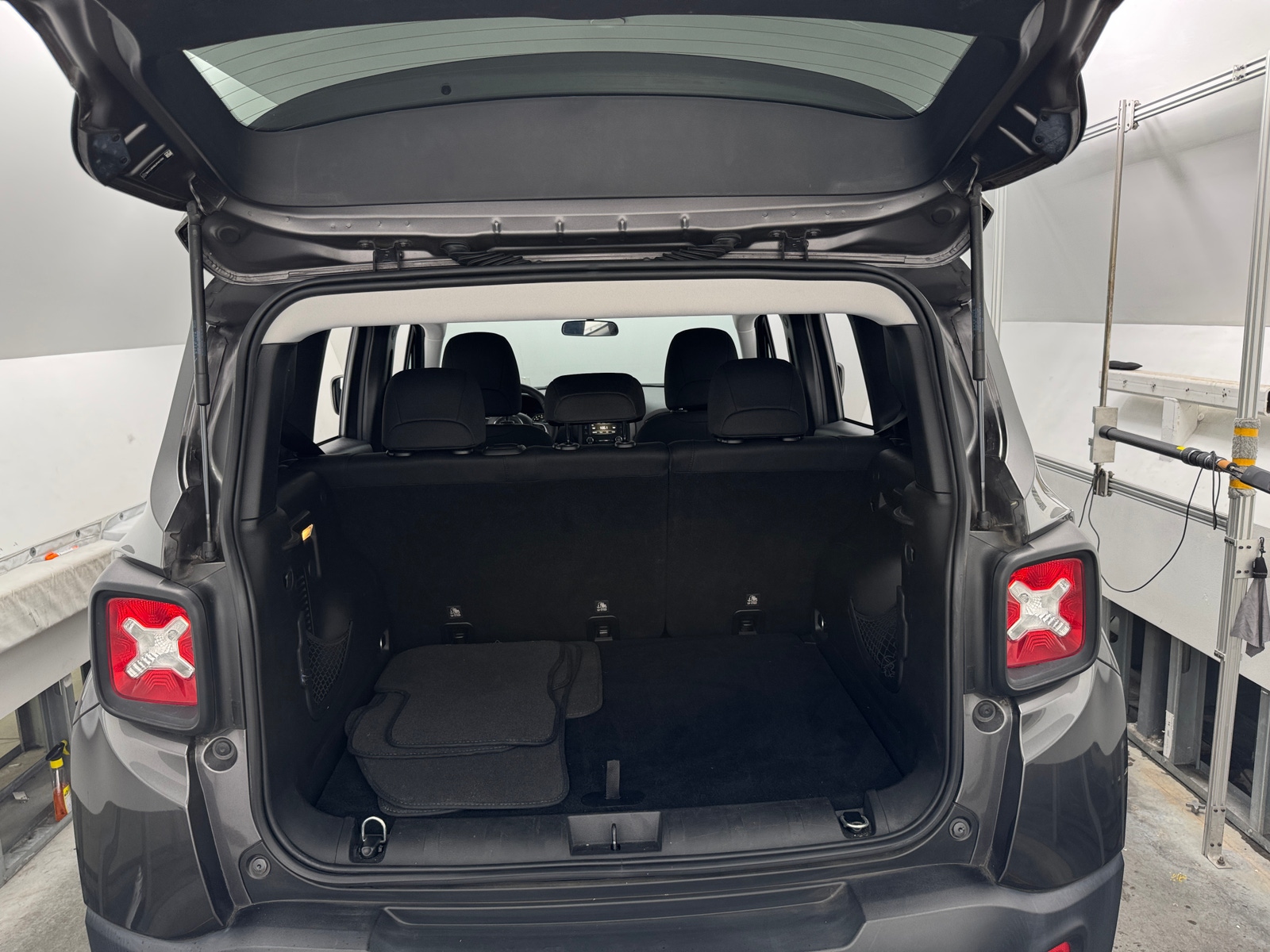 Thumbnail: 2018 Jeep Renegade - 7
