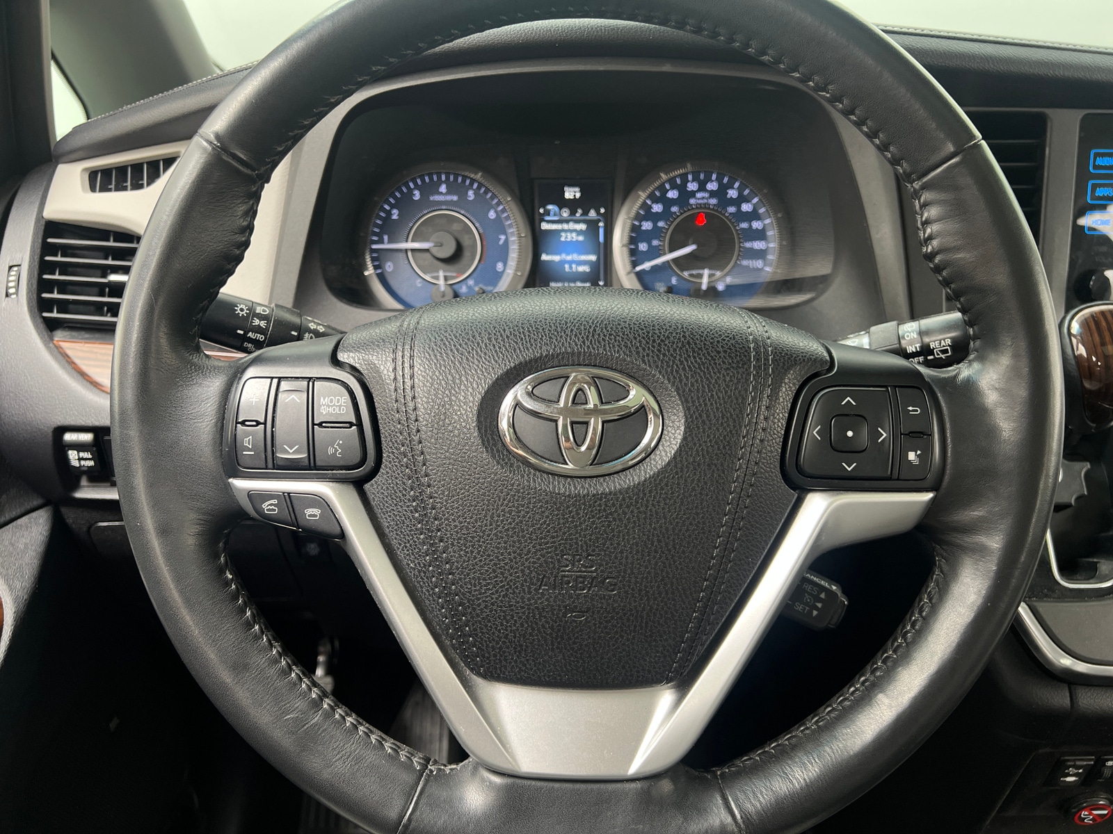 Thumbnail: 2015 Toyota Sienna - 4