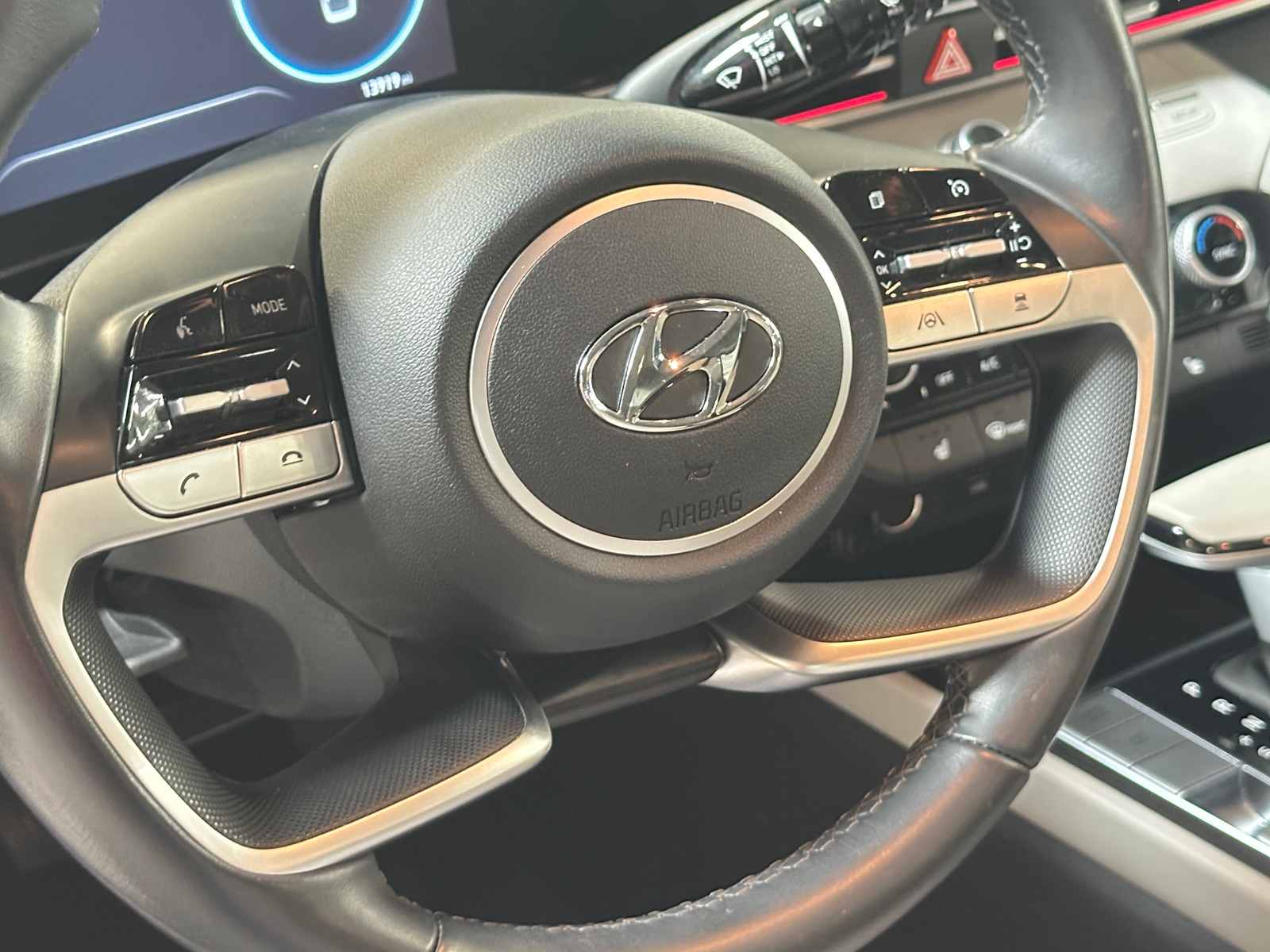 Thumbnail: 2023 Hyundai Elantra - 4