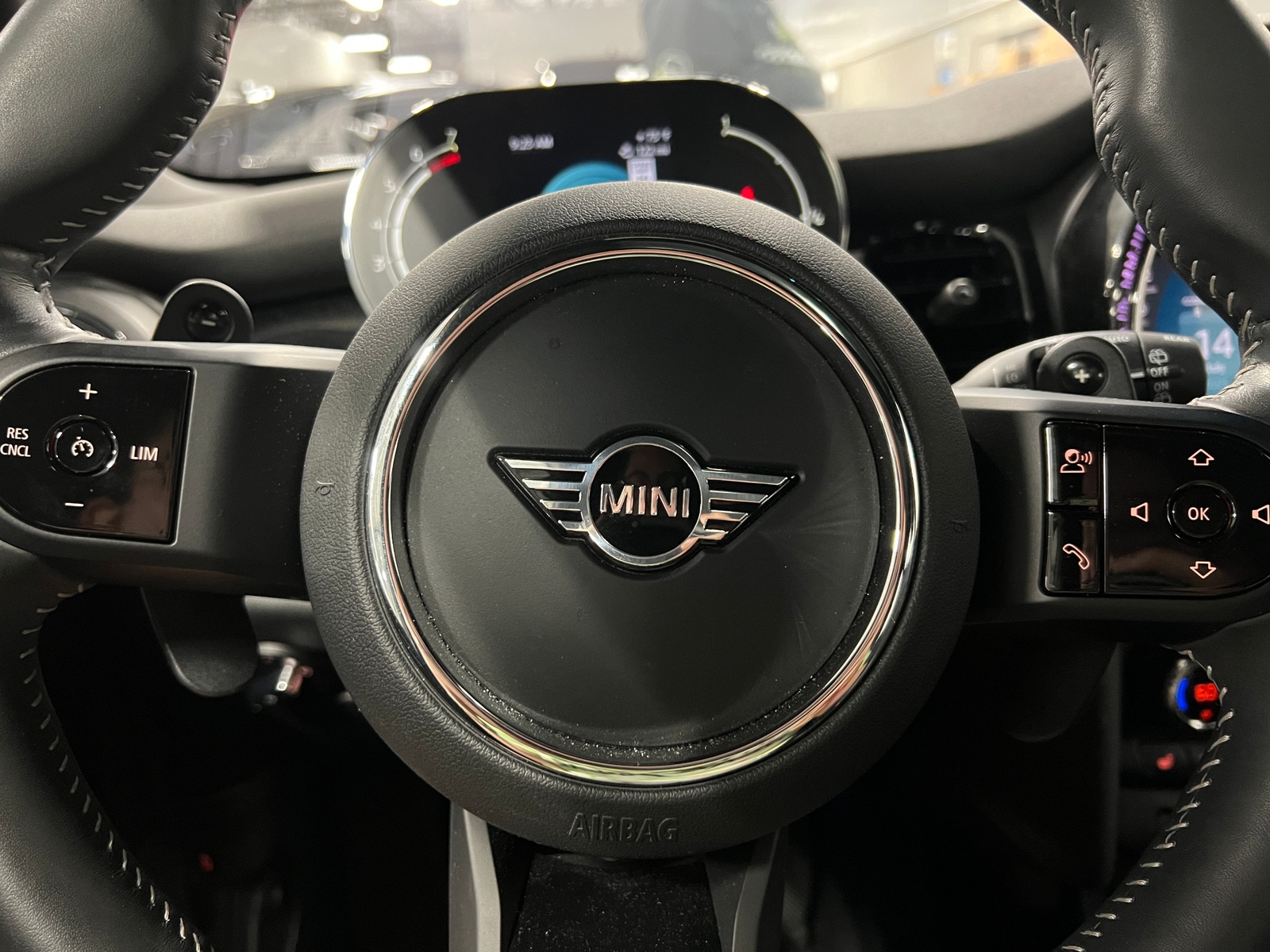 Thumbnail: 2022 MINI Cooper Hardtop - 4