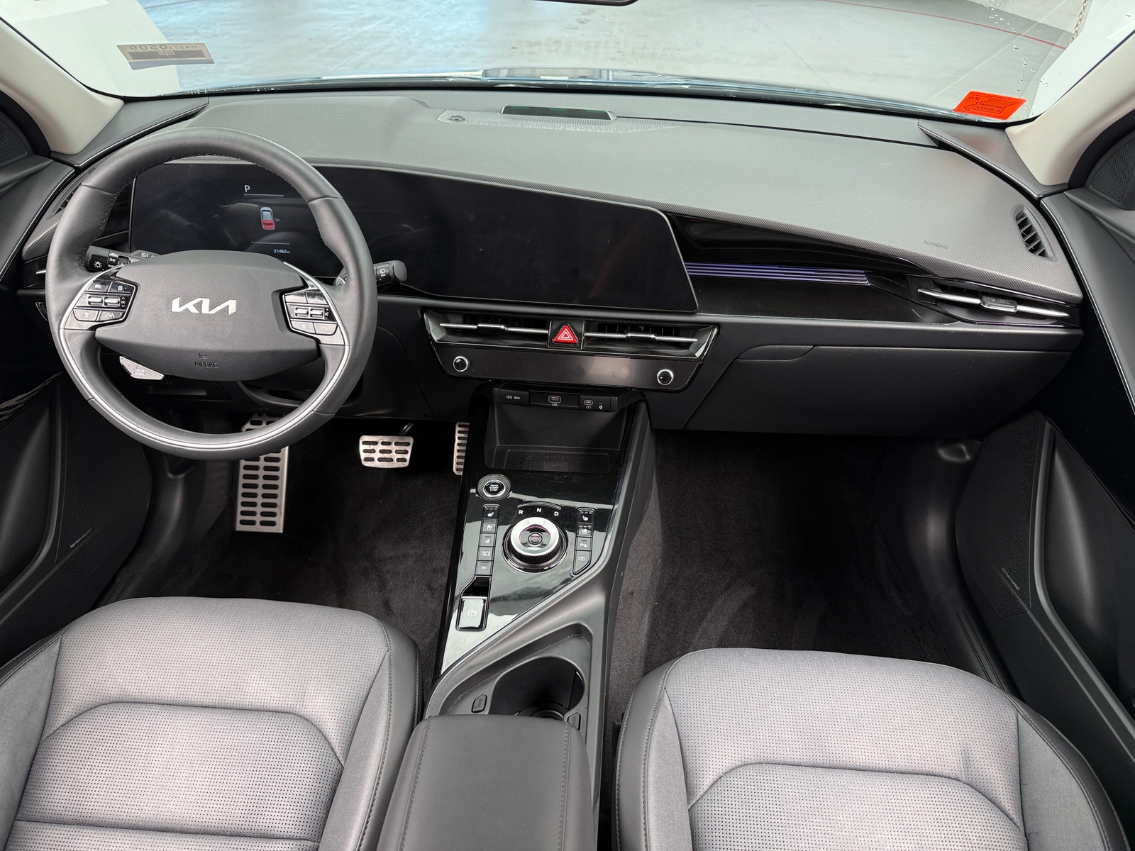 Thumbnail: 2024 Kia Niro - 3