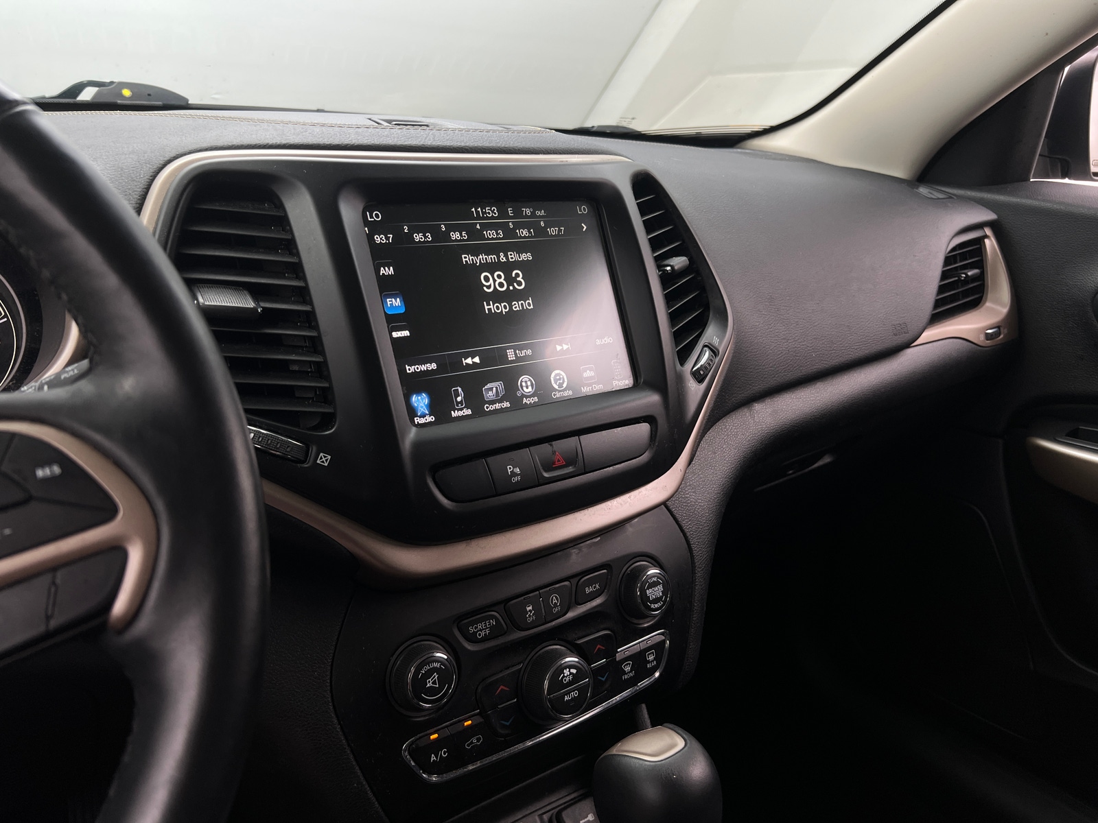 Thumbnail: 2018 Jeep Cherokee - 3
