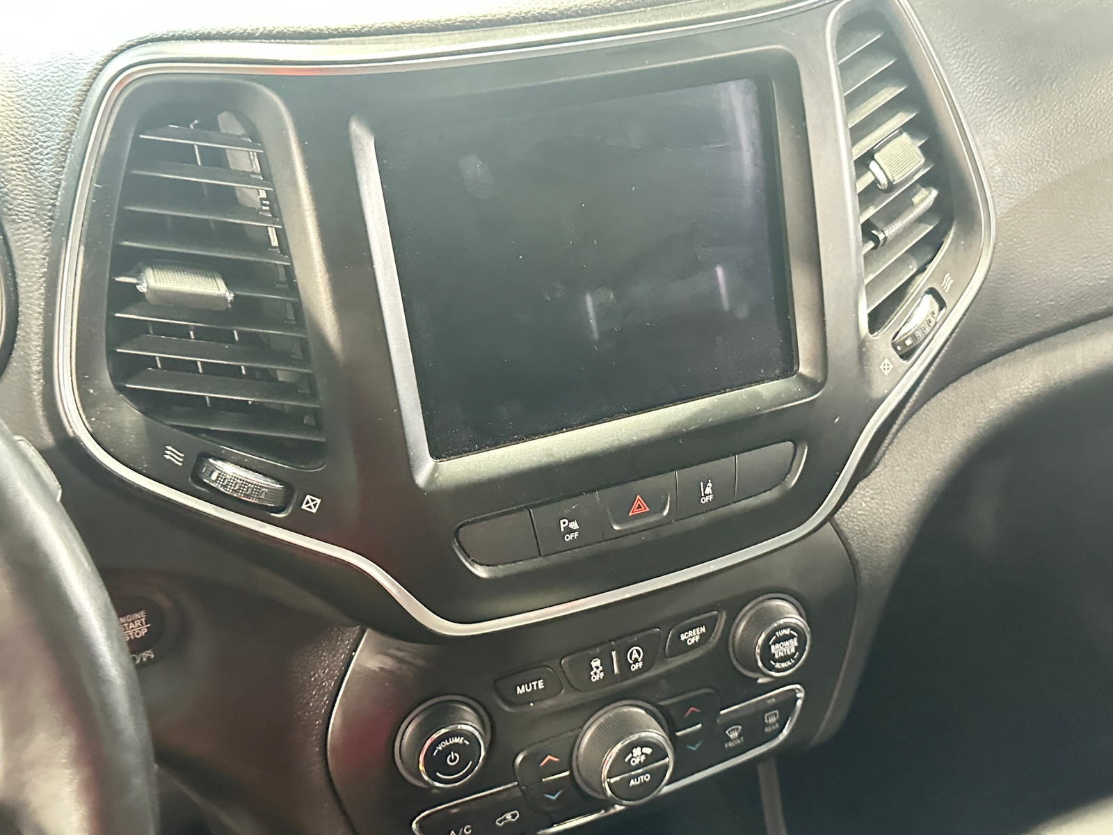 Thumbnail: 2021 Jeep Cherokee - 3