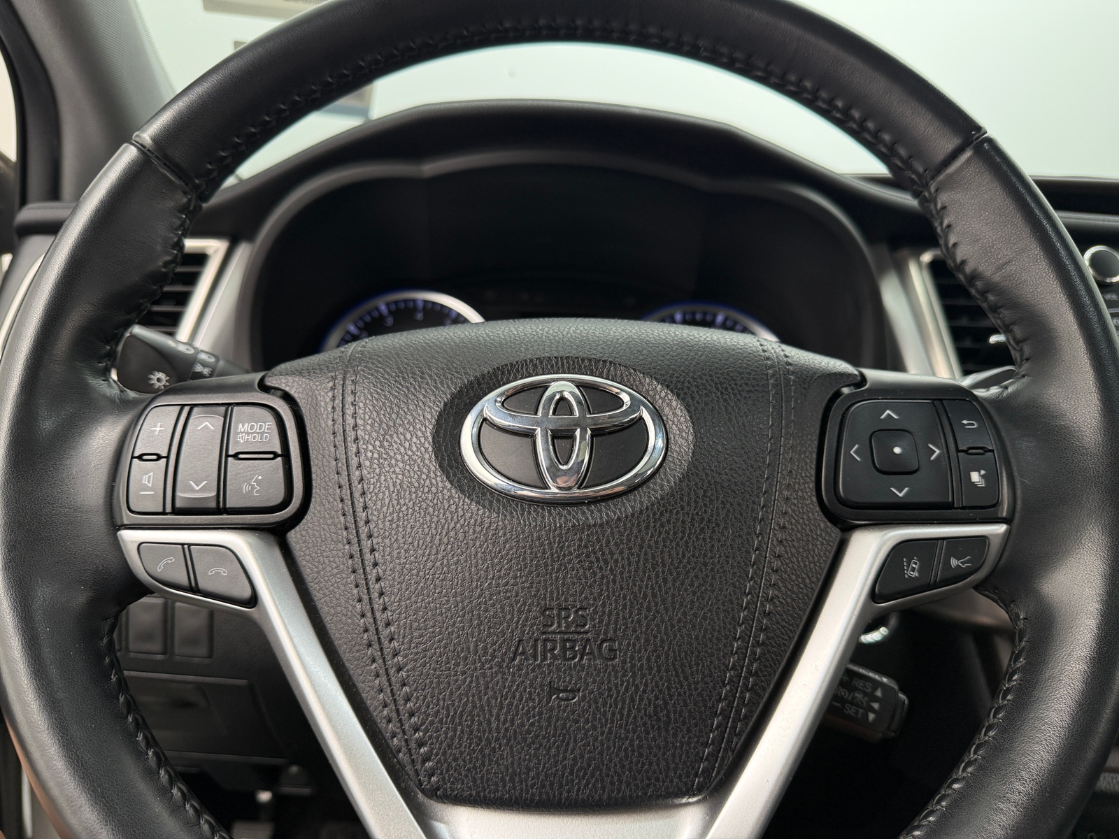 Thumbnail: 2019 Toyota Highlander - 4