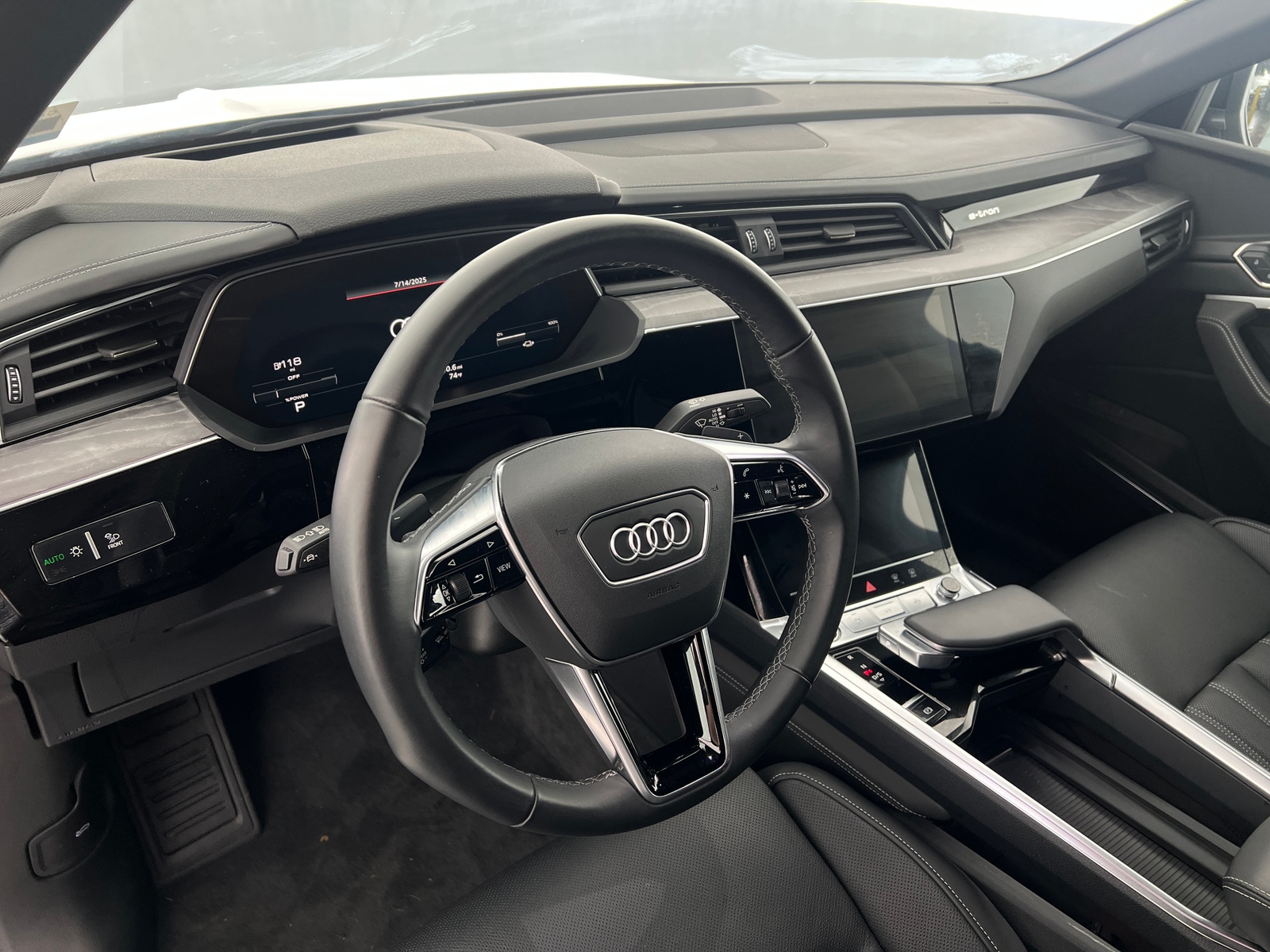 Thumbnail: 2024 Audi Q8 e-tron - 2