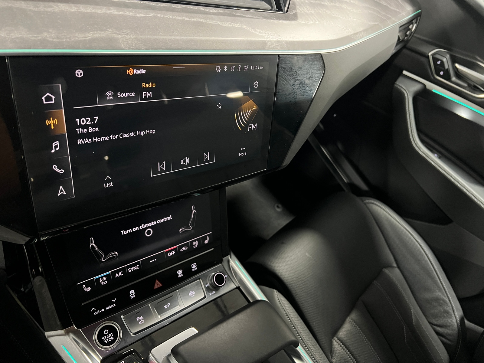 Thumbnail: 2024 Audi Q8 e-tron - 3