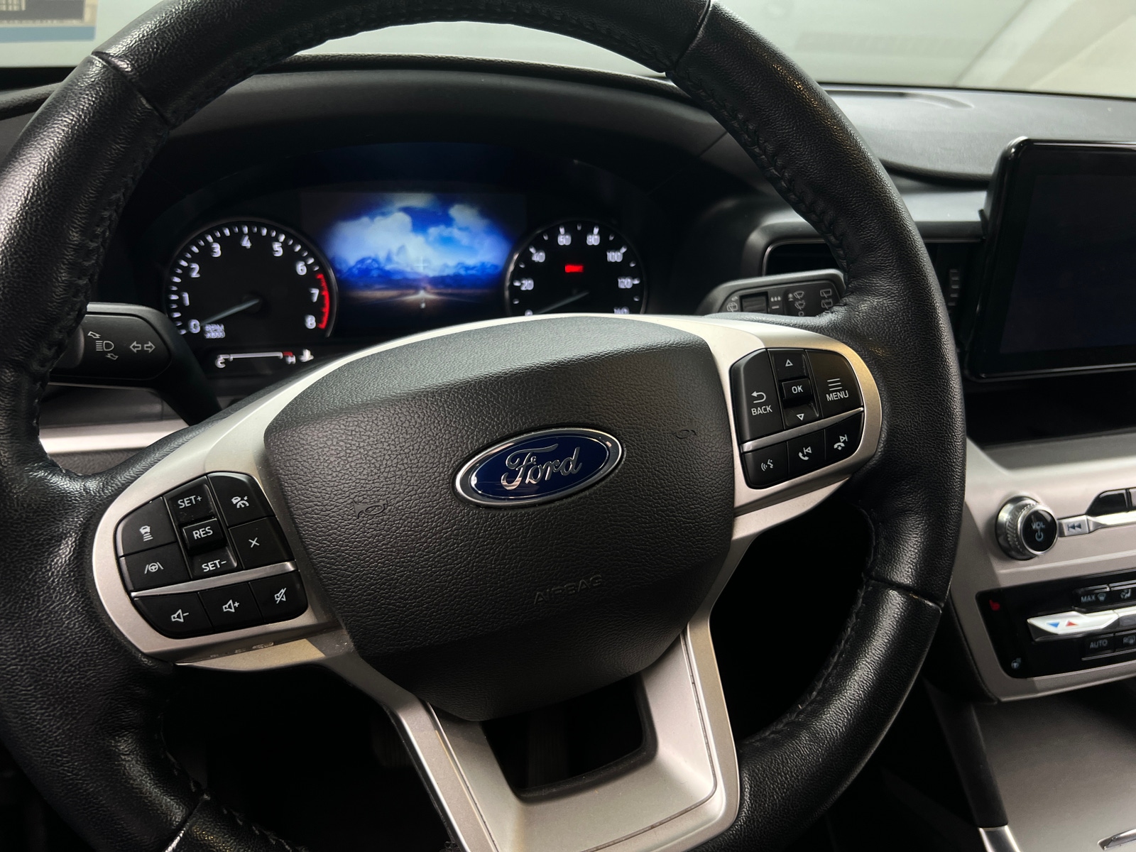 Thumbnail: 2022 Ford Explorer - 4