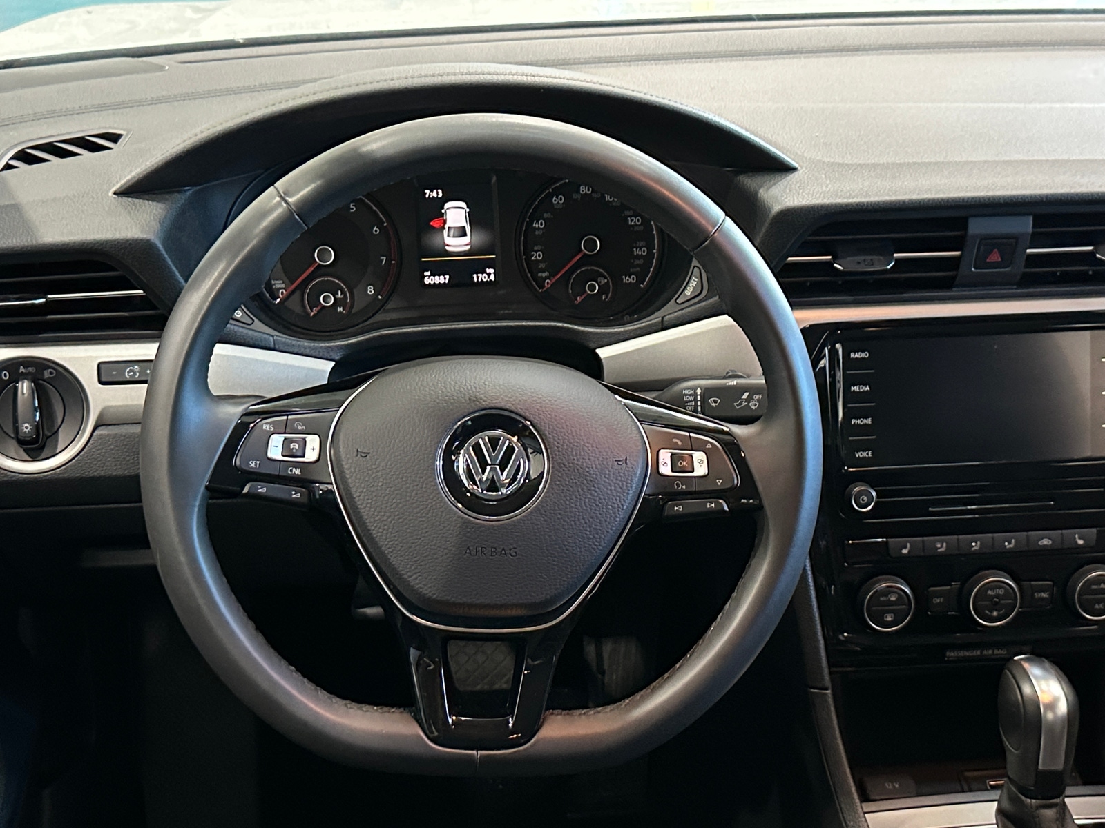 Thumbnail: 2022 Volkswagen Passat - 4
