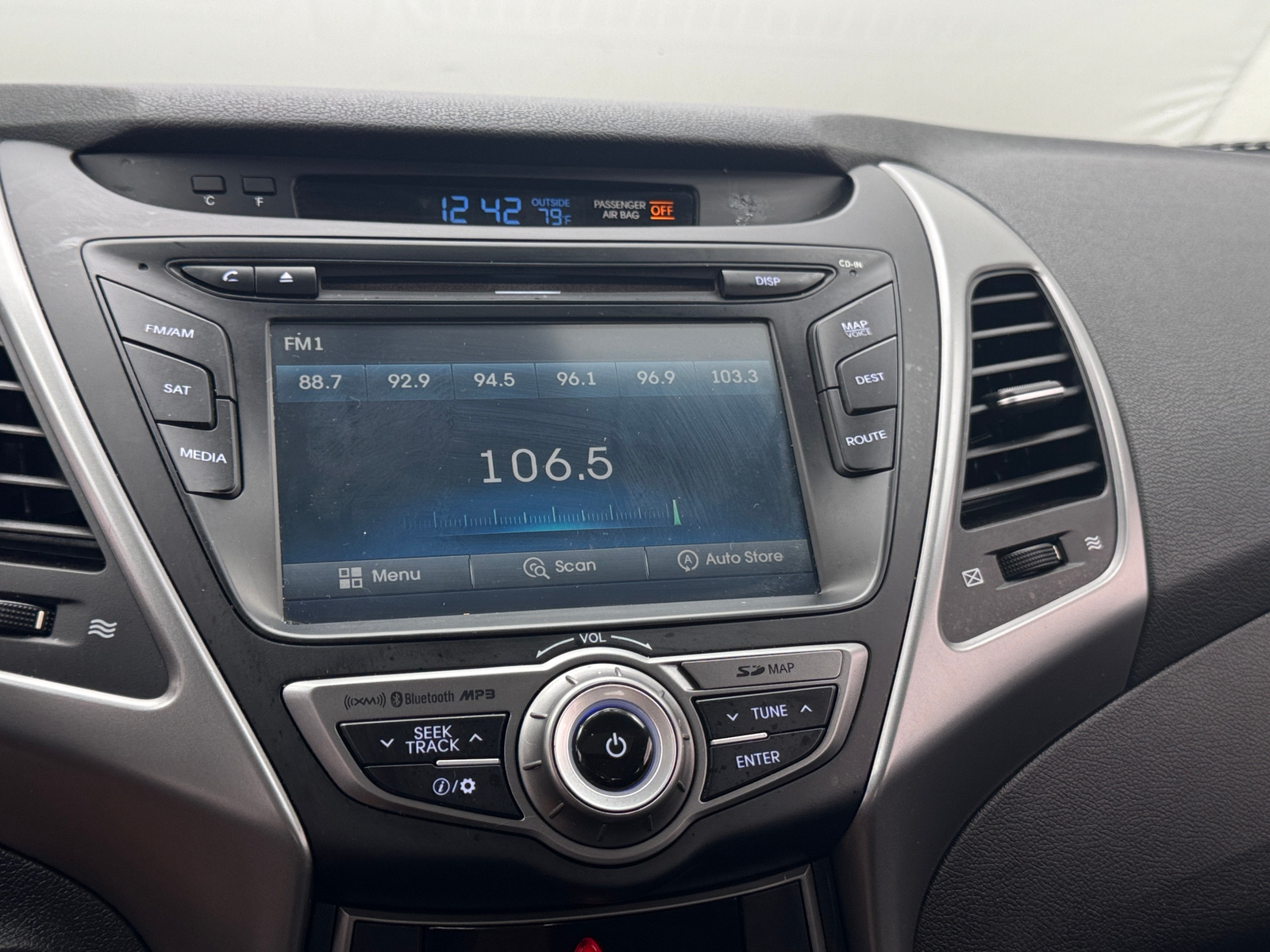 Thumbnail: 2016 Hyundai Elantra - 4