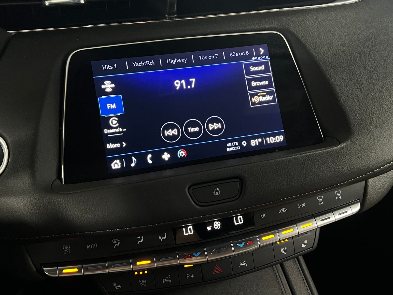 Thumbnail: 2023 Cadillac XT4 - 3