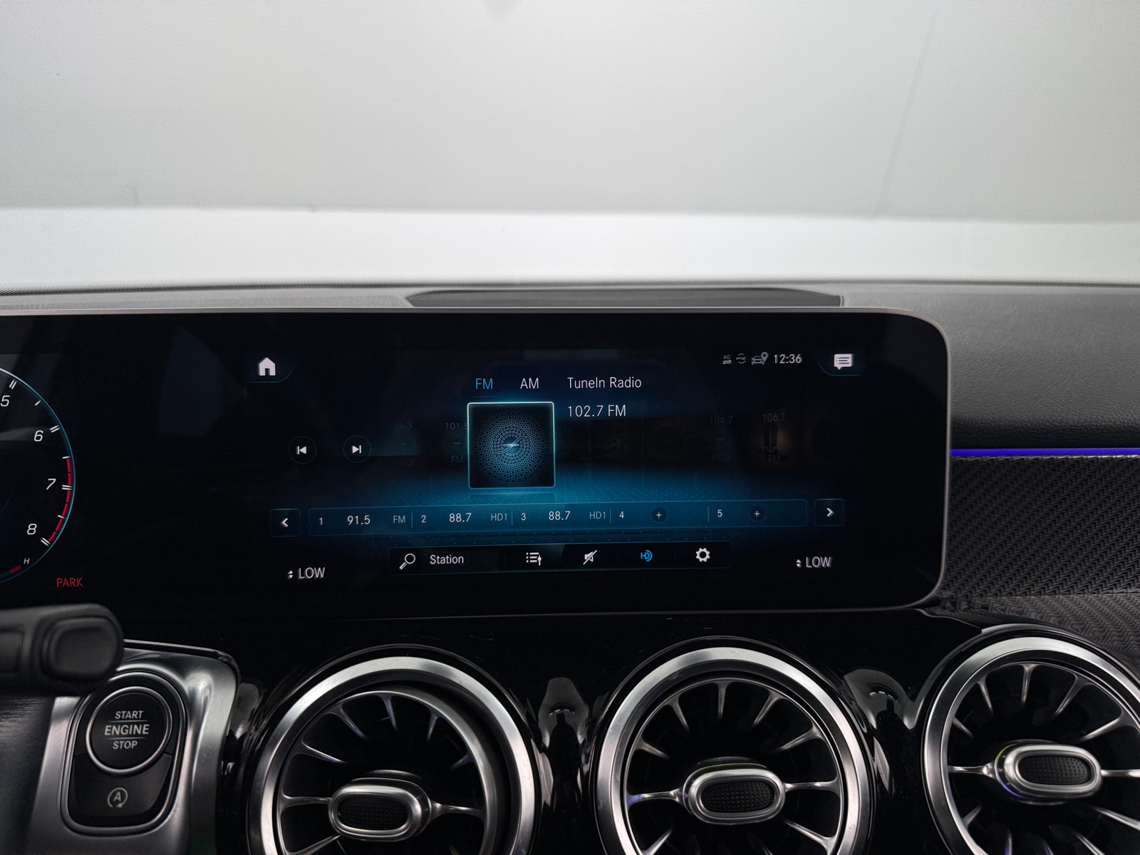 Thumbnail: 2021 Mercedes-Benz GLB - 3