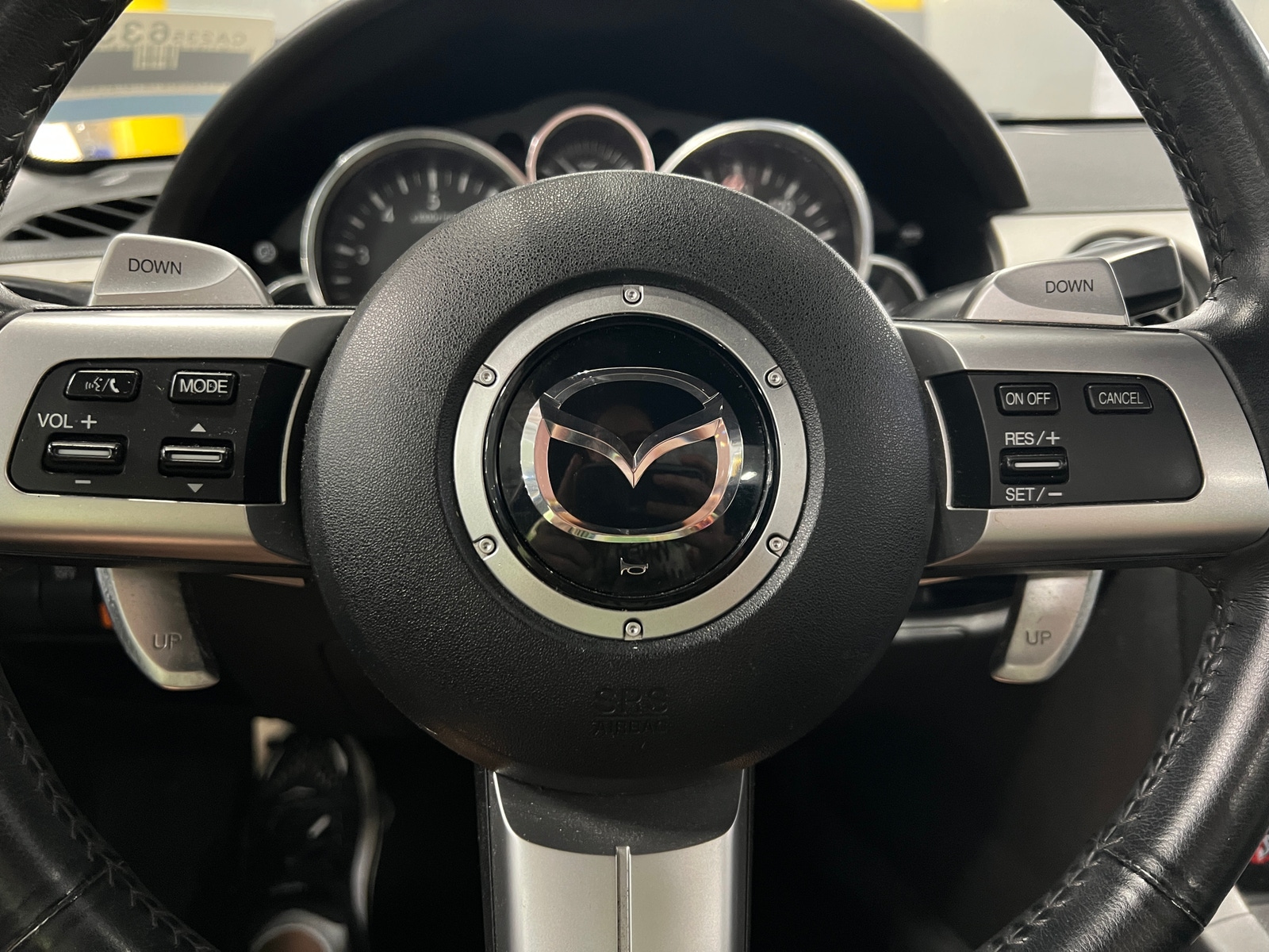Thumbnail: 2011 Mazda MX-5 Miata - 4