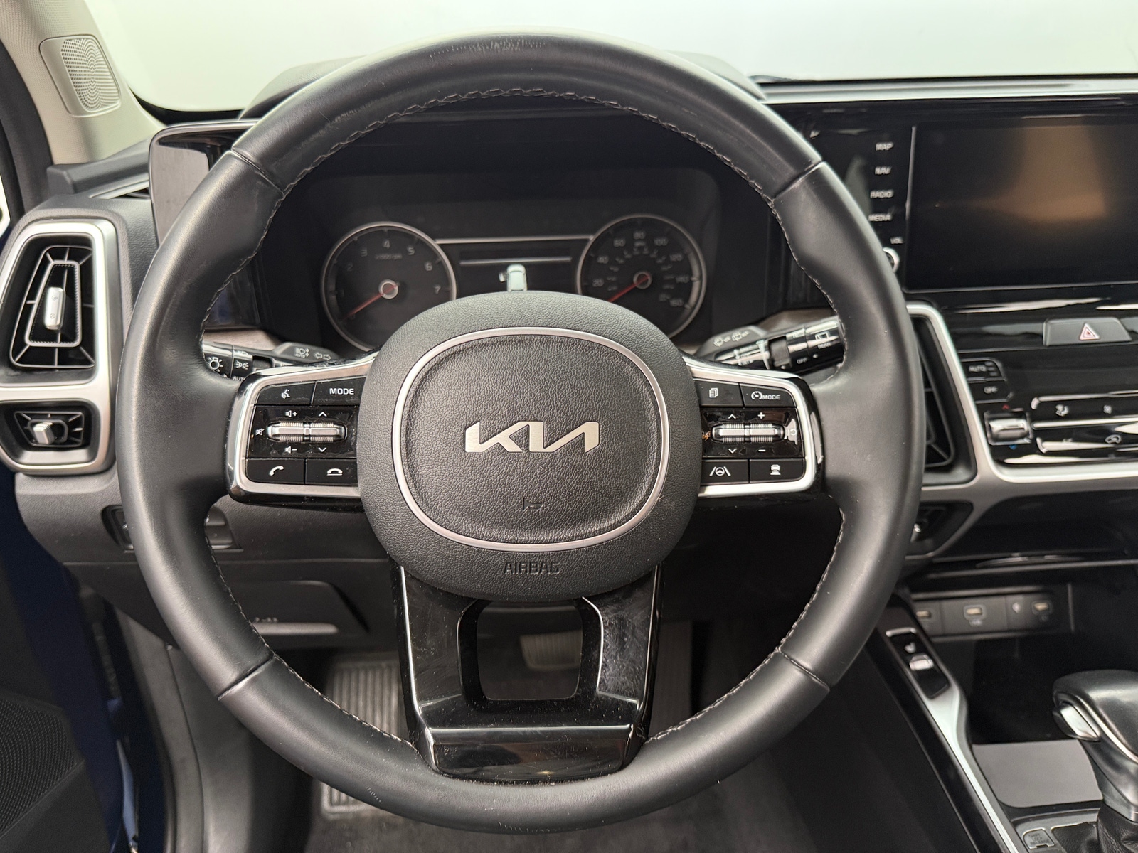 Thumbnail: 2022 Kia Sorento - 4