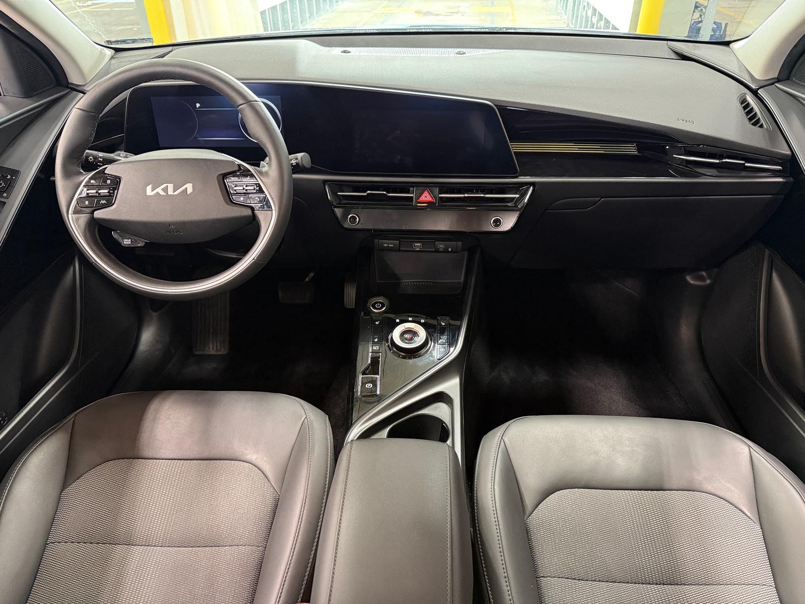 Thumbnail: 2023 Kia Niro - 3